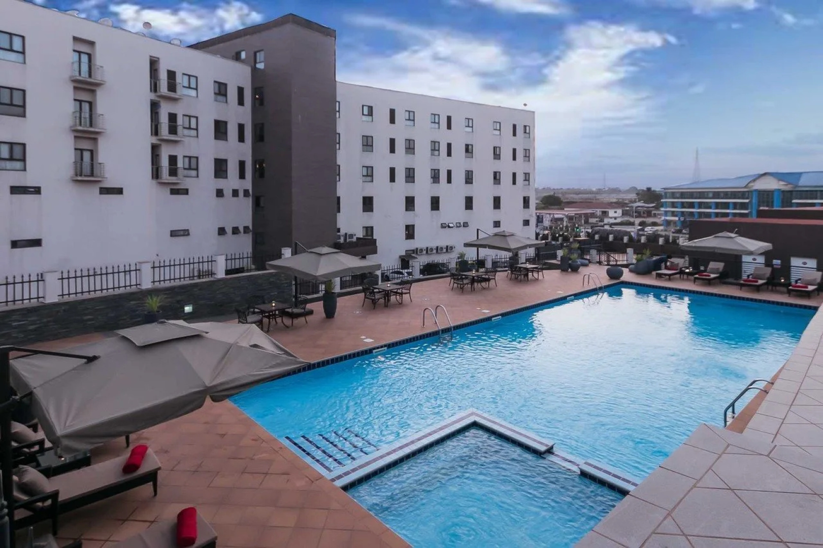 Oak Plaza Suites