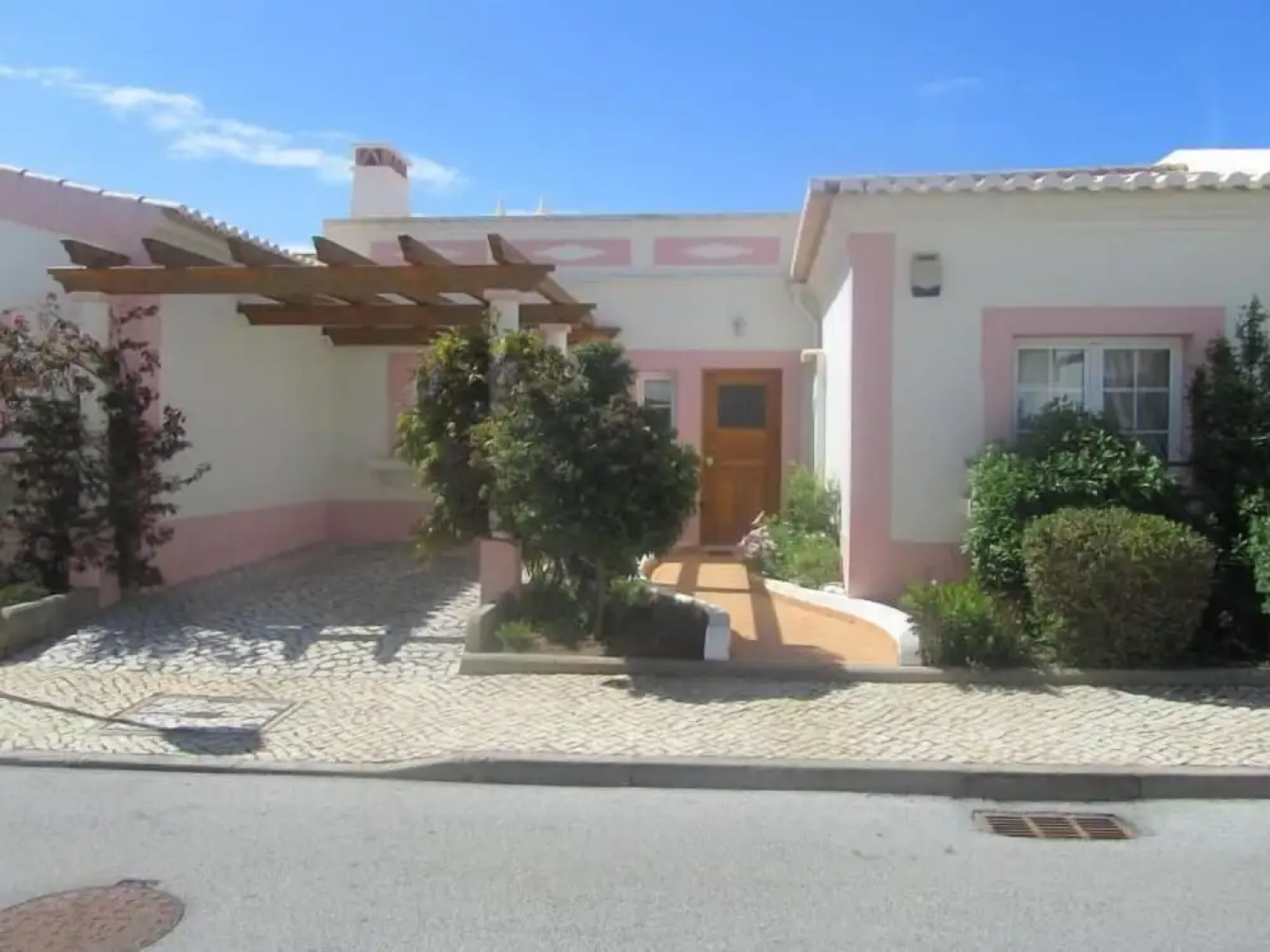 Stunning 3 bed Villa With Pool- Golf & Beach