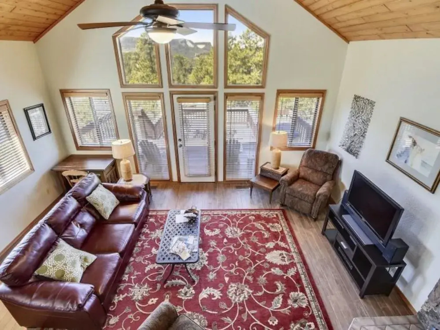 Pine Vista 3 Br Home by RedAwning