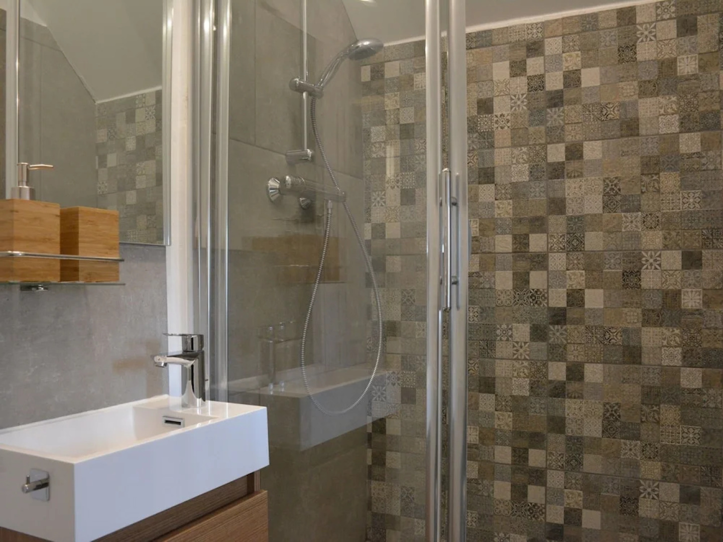 Wonderfully Furnished Cottage, Very Comfortable, Small Village Near Namur