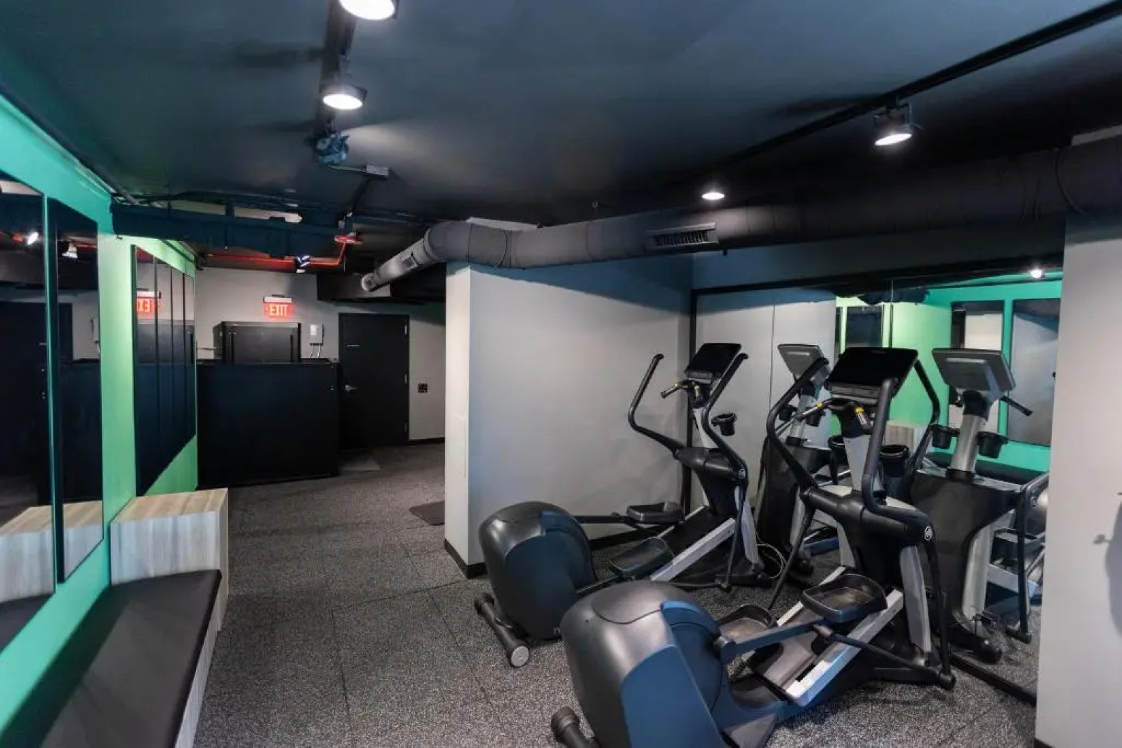 21 East - Chic DT Apts with Rooftop by Zencity