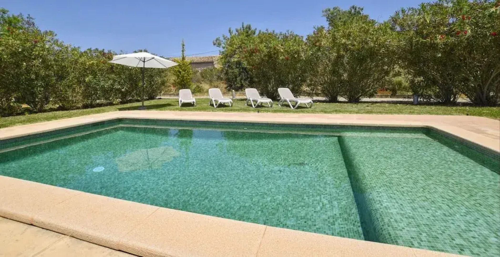 Poolside Garden Retreat in Buger