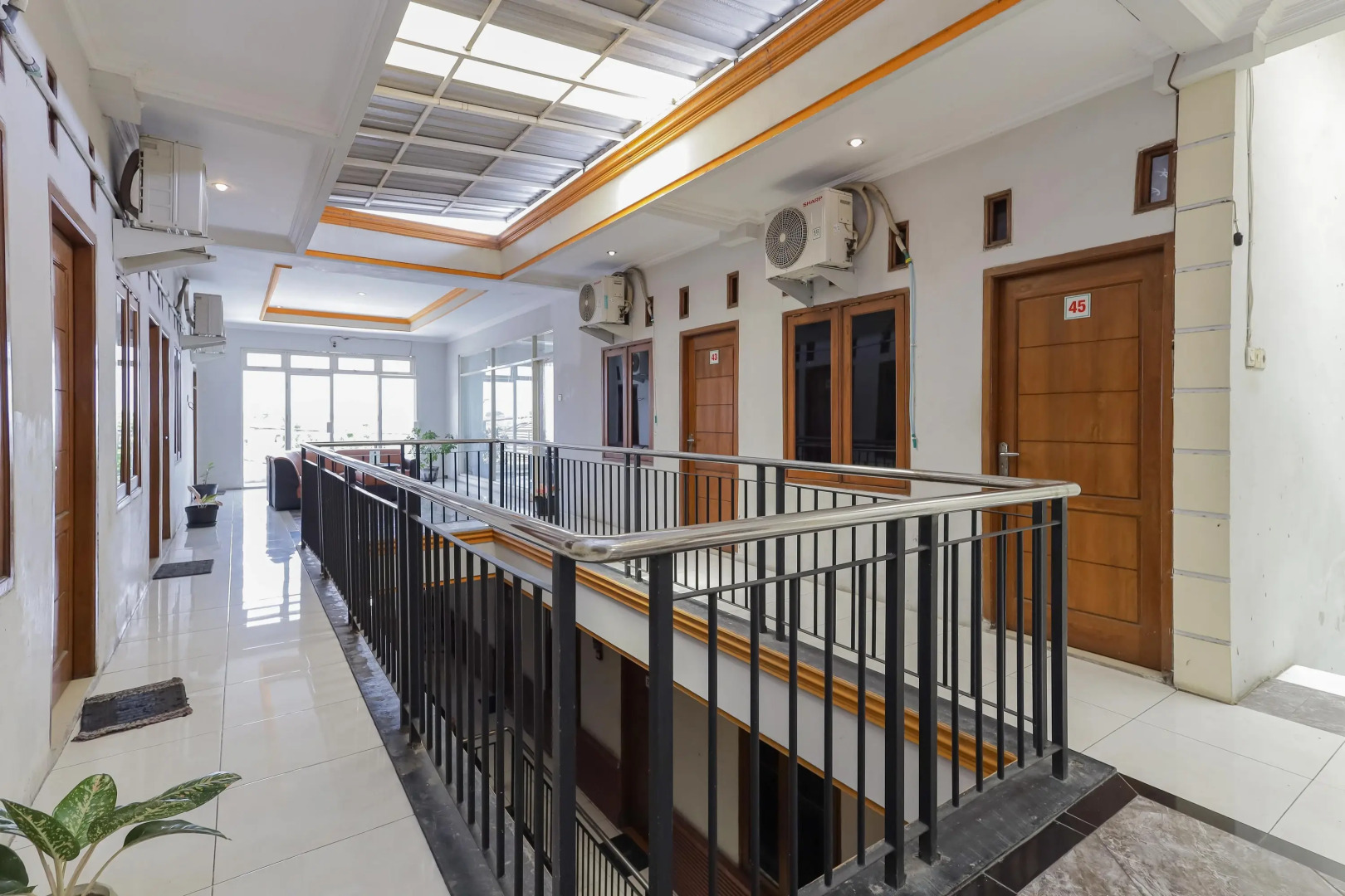 RedDoorz near Juanda International Airport 2