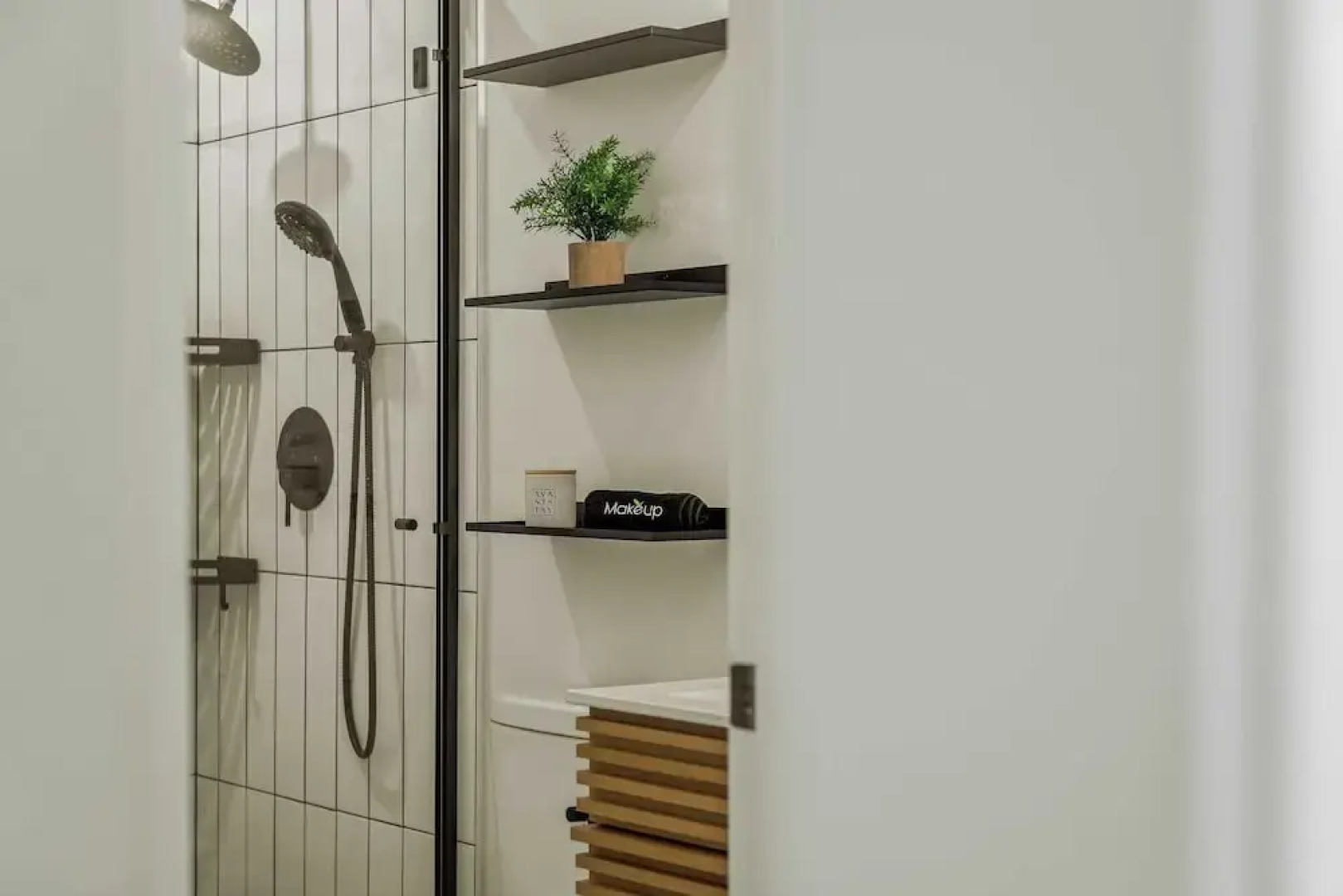 Hot Tub, Lake Access + Community Amenities Somerset Lodge by Avantstay