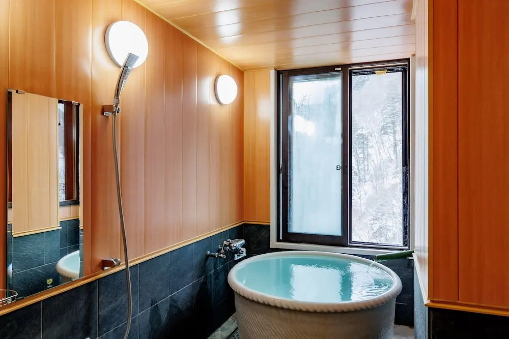 Shigakogen Milky Hot Spring Keikokunoyu