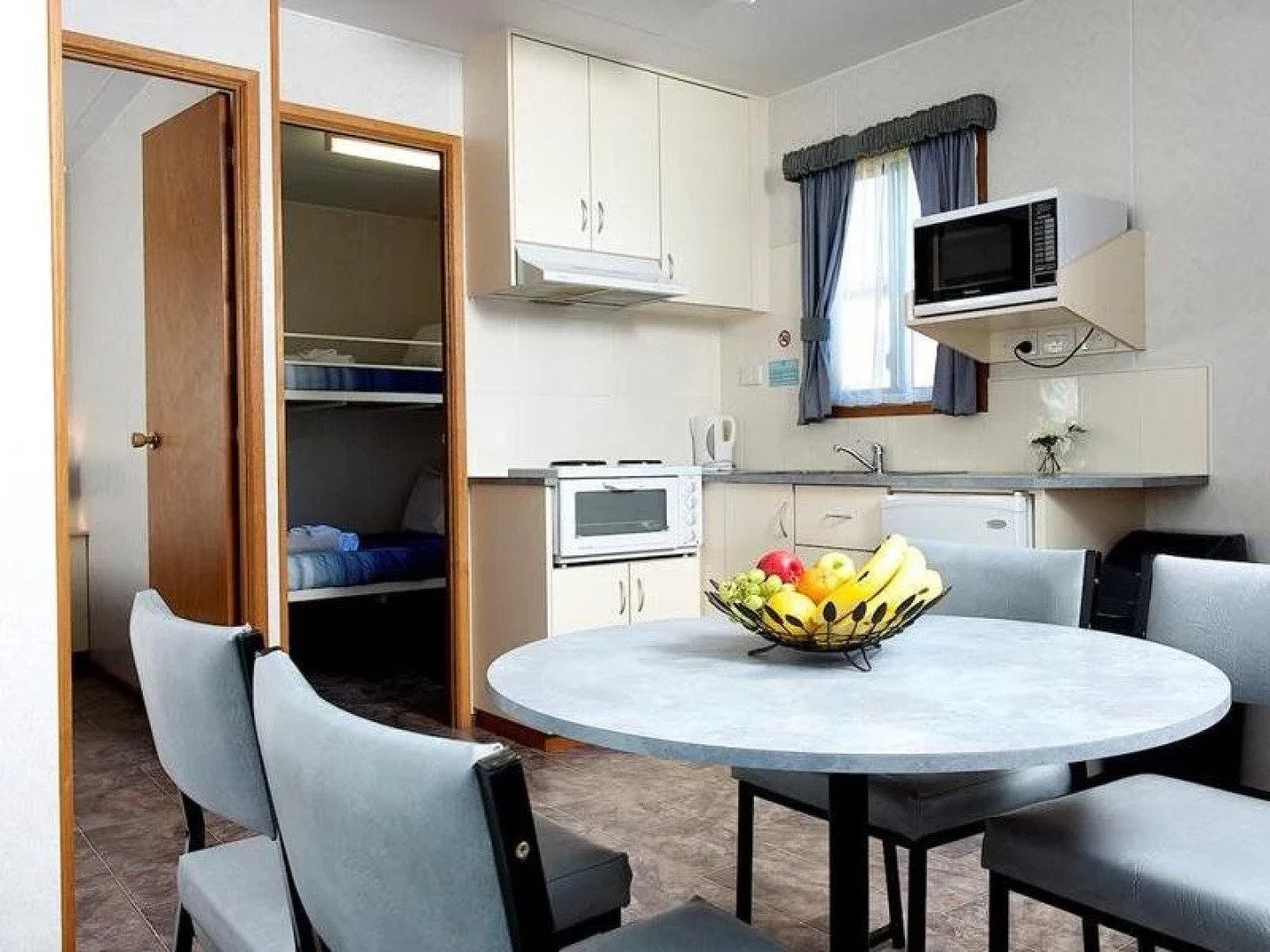 Lakes And Craters Holiday Park