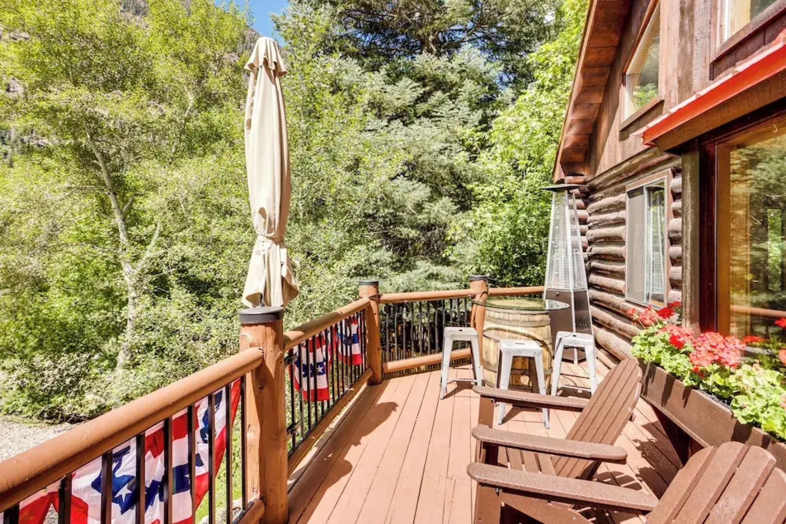Cozy Ouray Apartment, Steps to Riverwalk Trail!