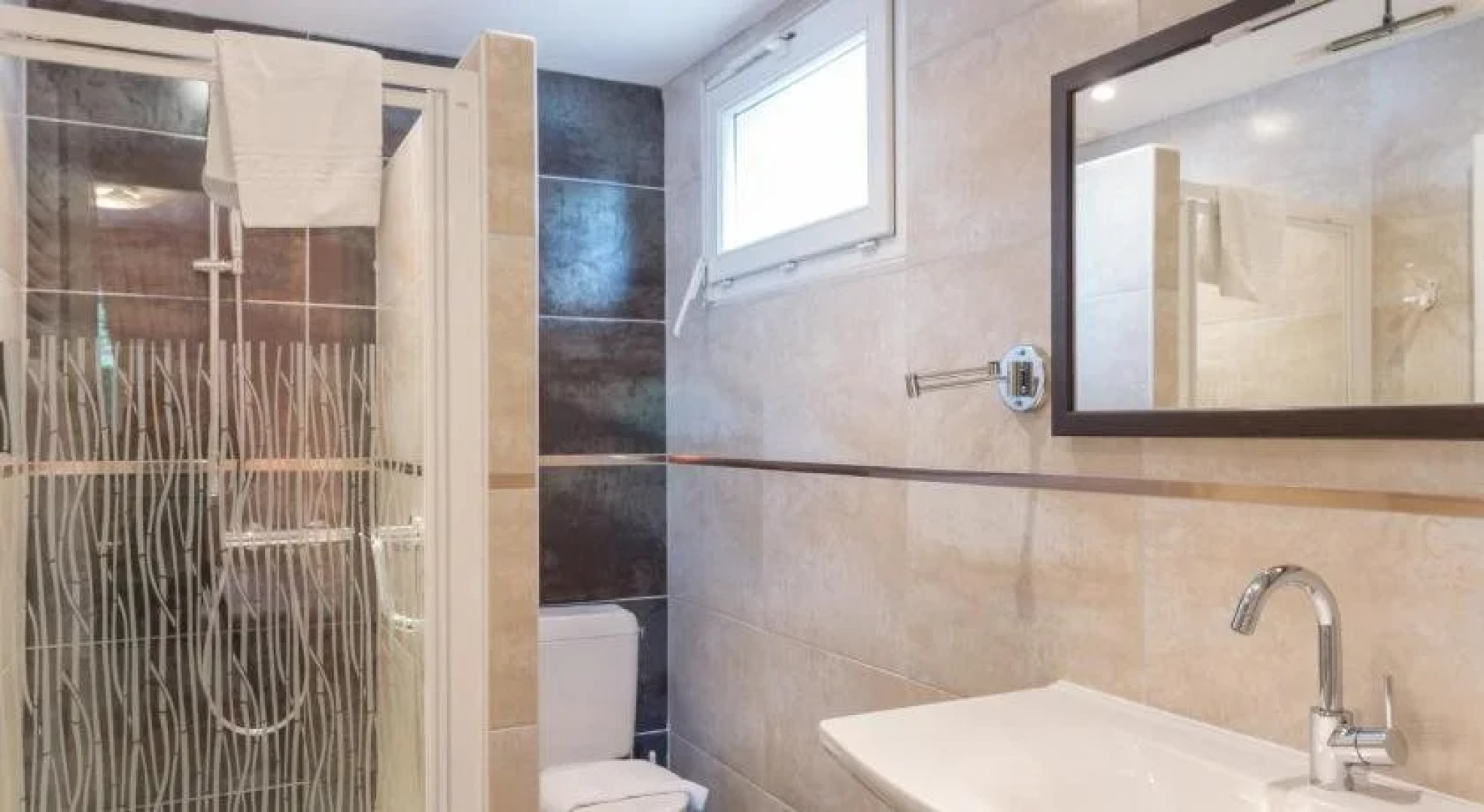 Logis Hôtel Les Platanes