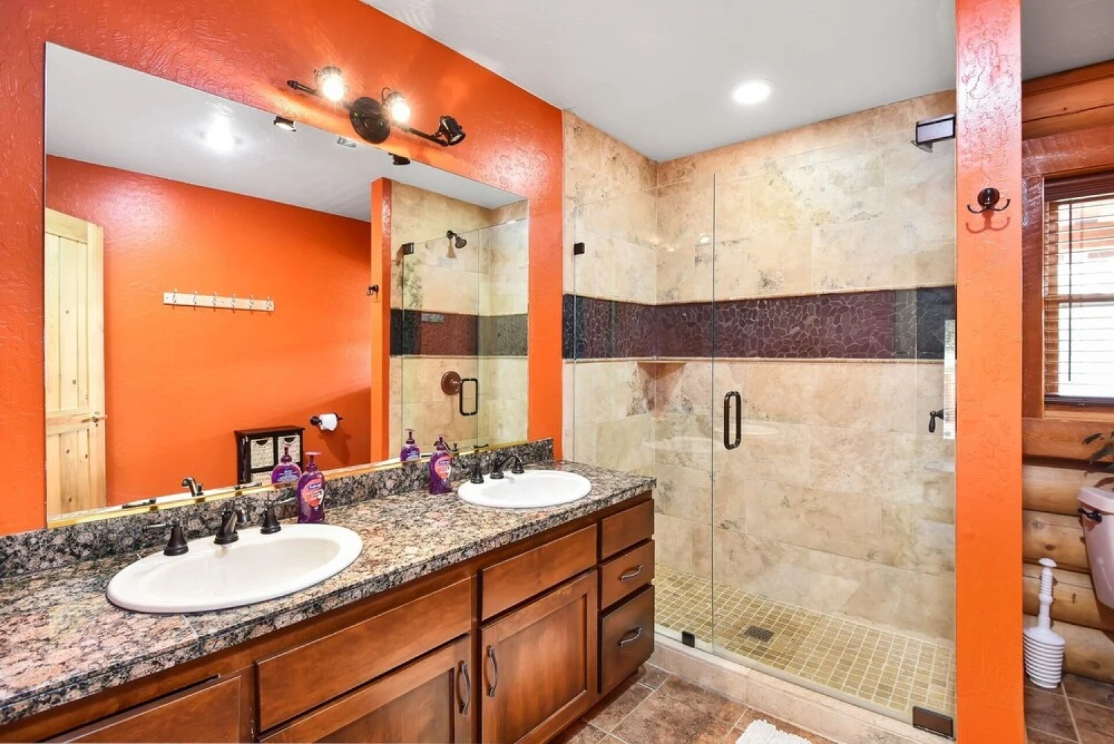 FlagRanch - 4 Br cabin by RedAwning