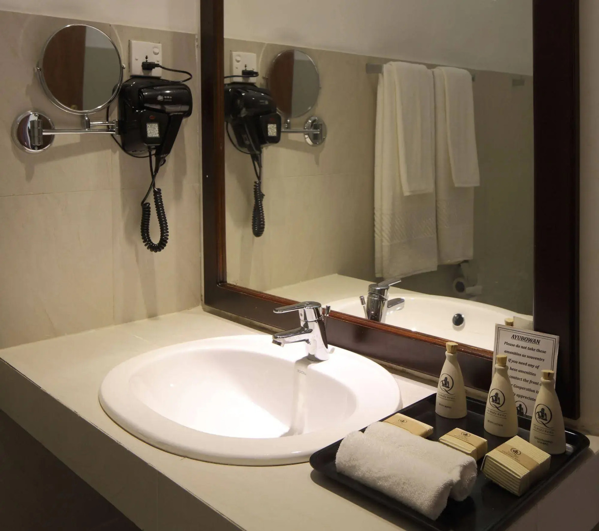 The Lakeside Hotel at Nuwarawewa