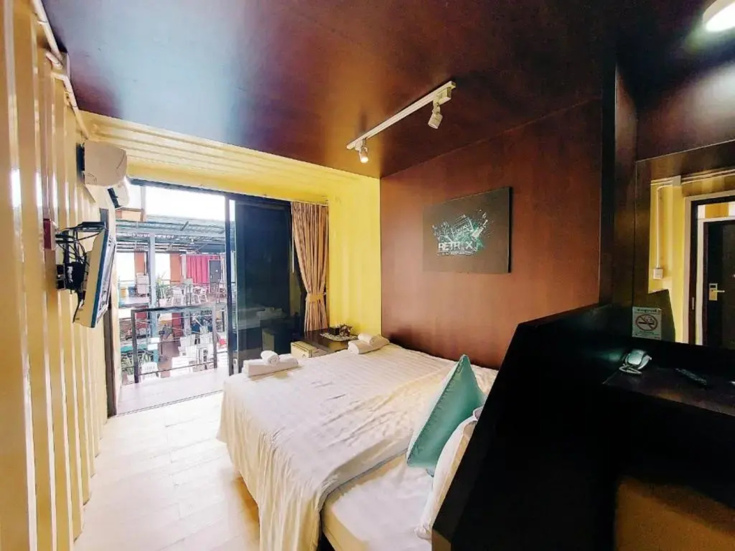 Retro Box Hotel