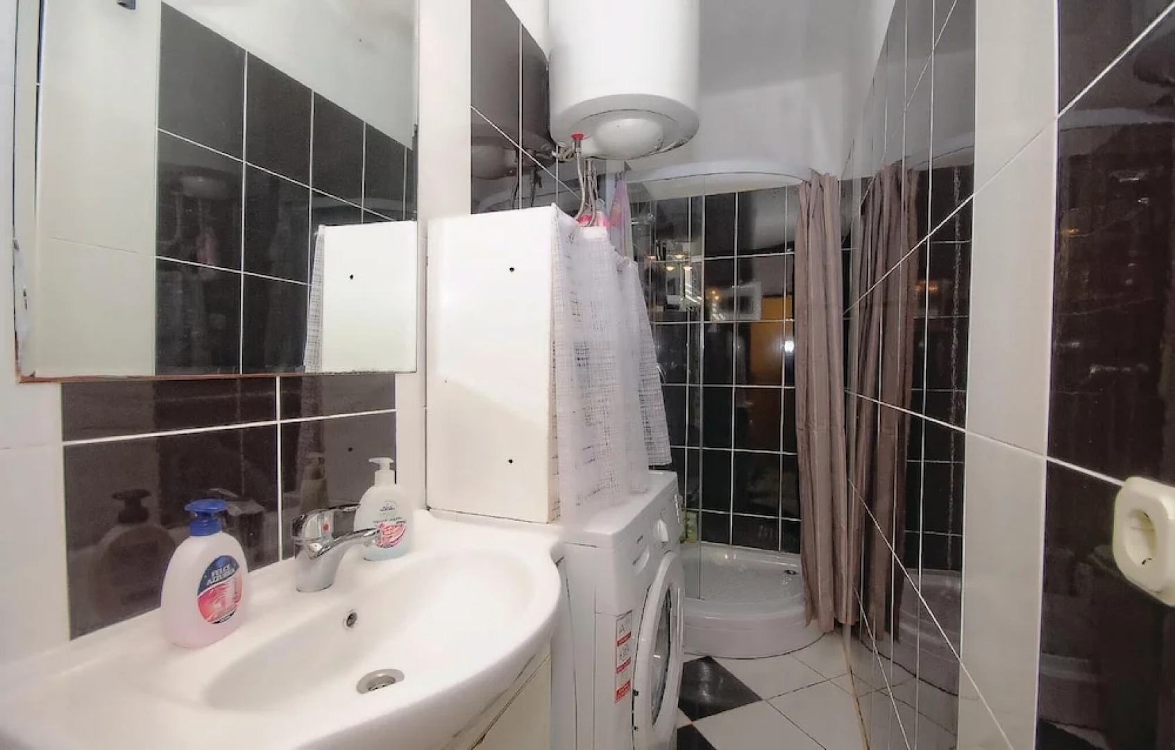 Stunning Home in Zdrelac With Wifi and 4 Bedrooms