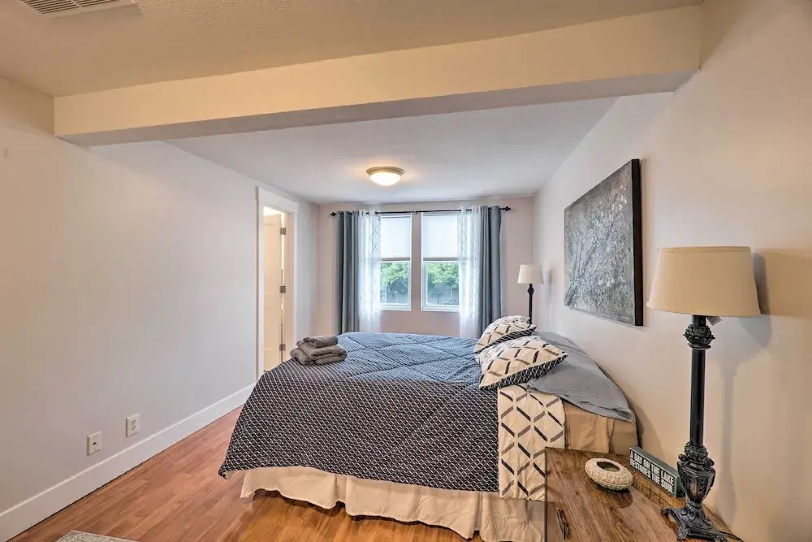 Cute Grand Haven Apartment: Walk Downtown Streets!