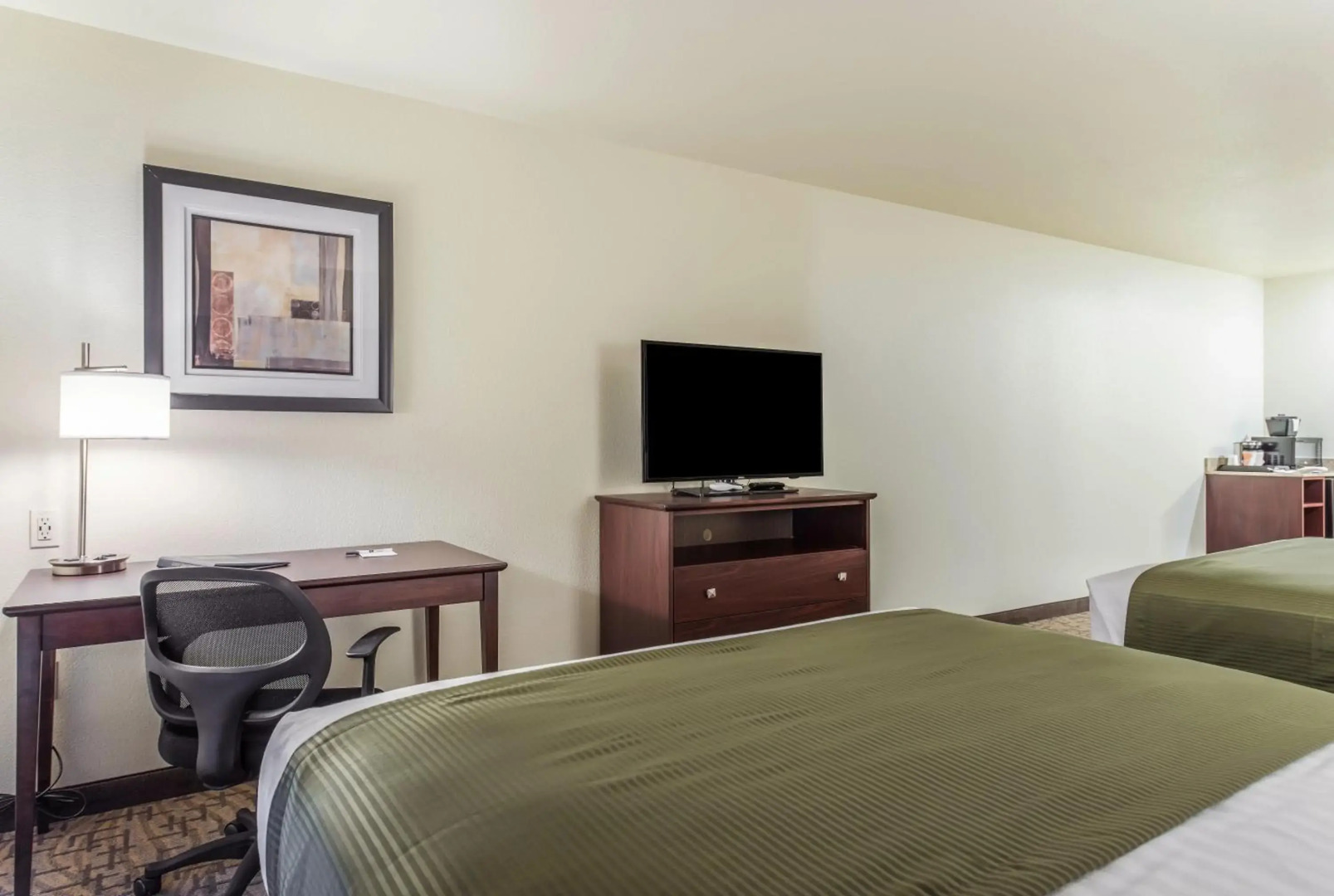 Cobblestone Hotel & Suites - Hutchinson