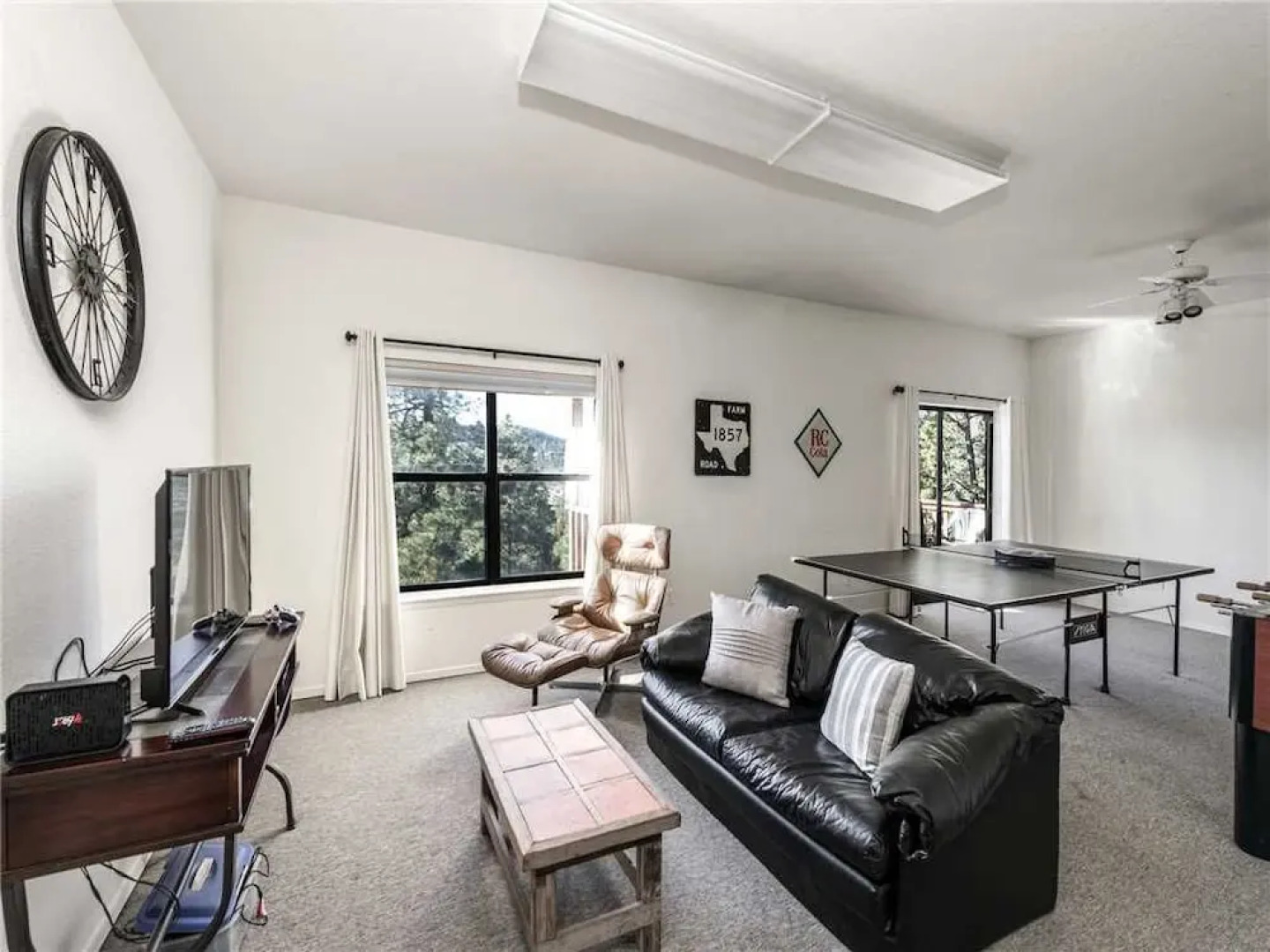 Sierra Lake Vista - Four Bedroom Cabin with Hot Tub