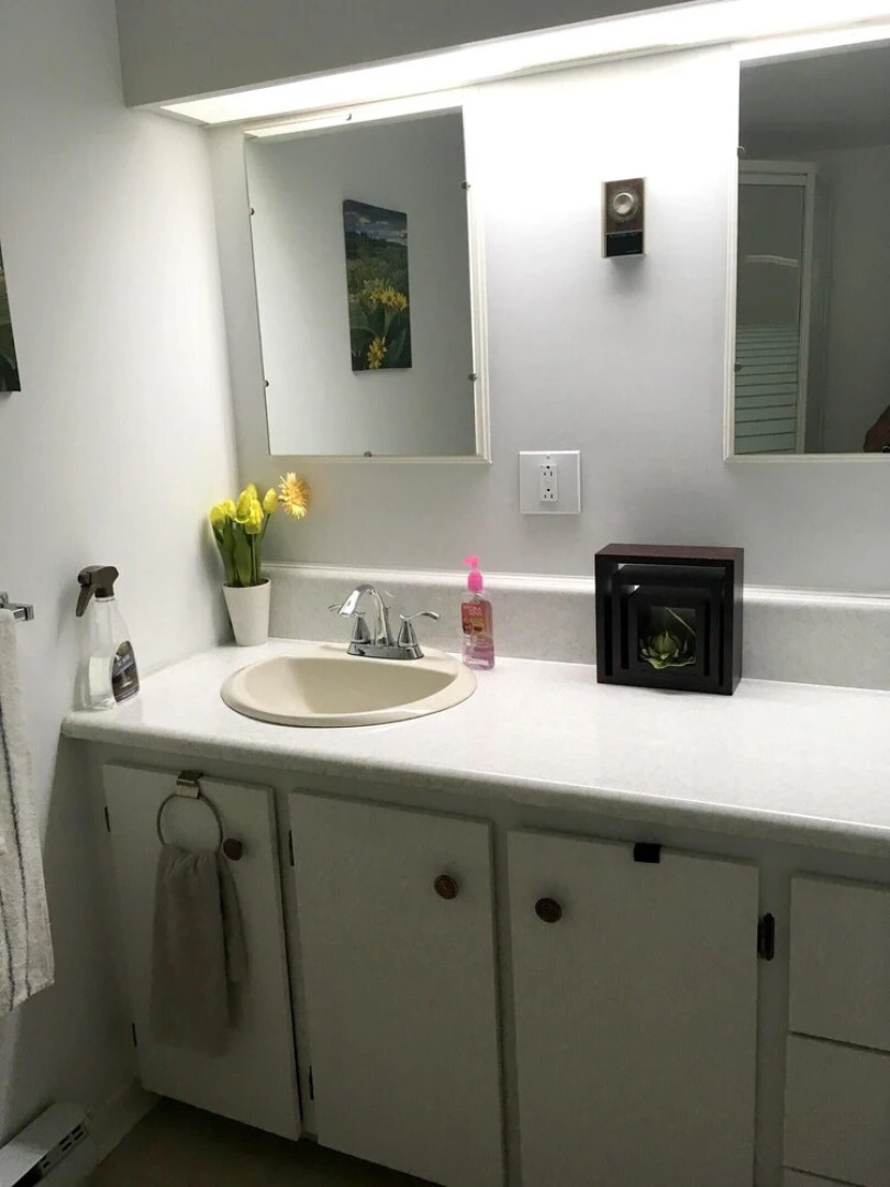 Chalet With 2 Bedrooms in Knowlton, With Wonderful Lake View, Enclosed