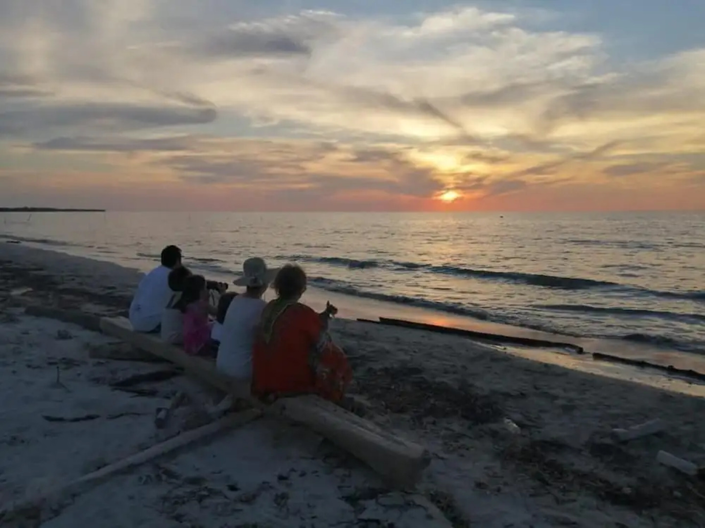 Urantia Beach Hostel & Camping