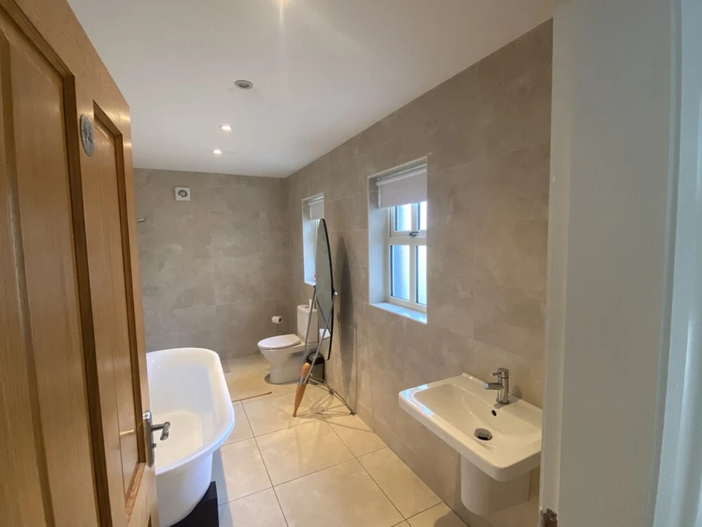 Rostrevor Valley Holiday Park- En-suite Rooms with Hot tub and Private Car Service