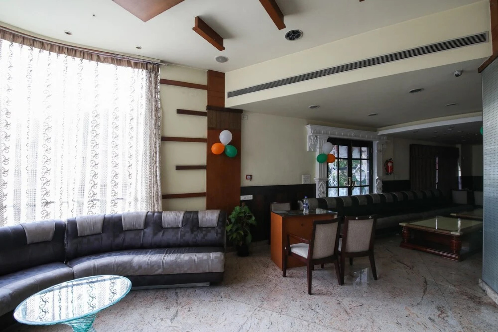 Capital O 18260 Hotel Crystal Park Inn