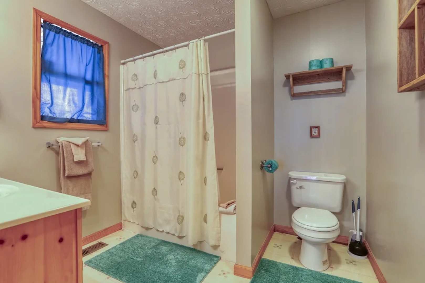 Into the Wild - 2 Bedrooms, 3 Baths, Sleeps 6 Home by RedAwning