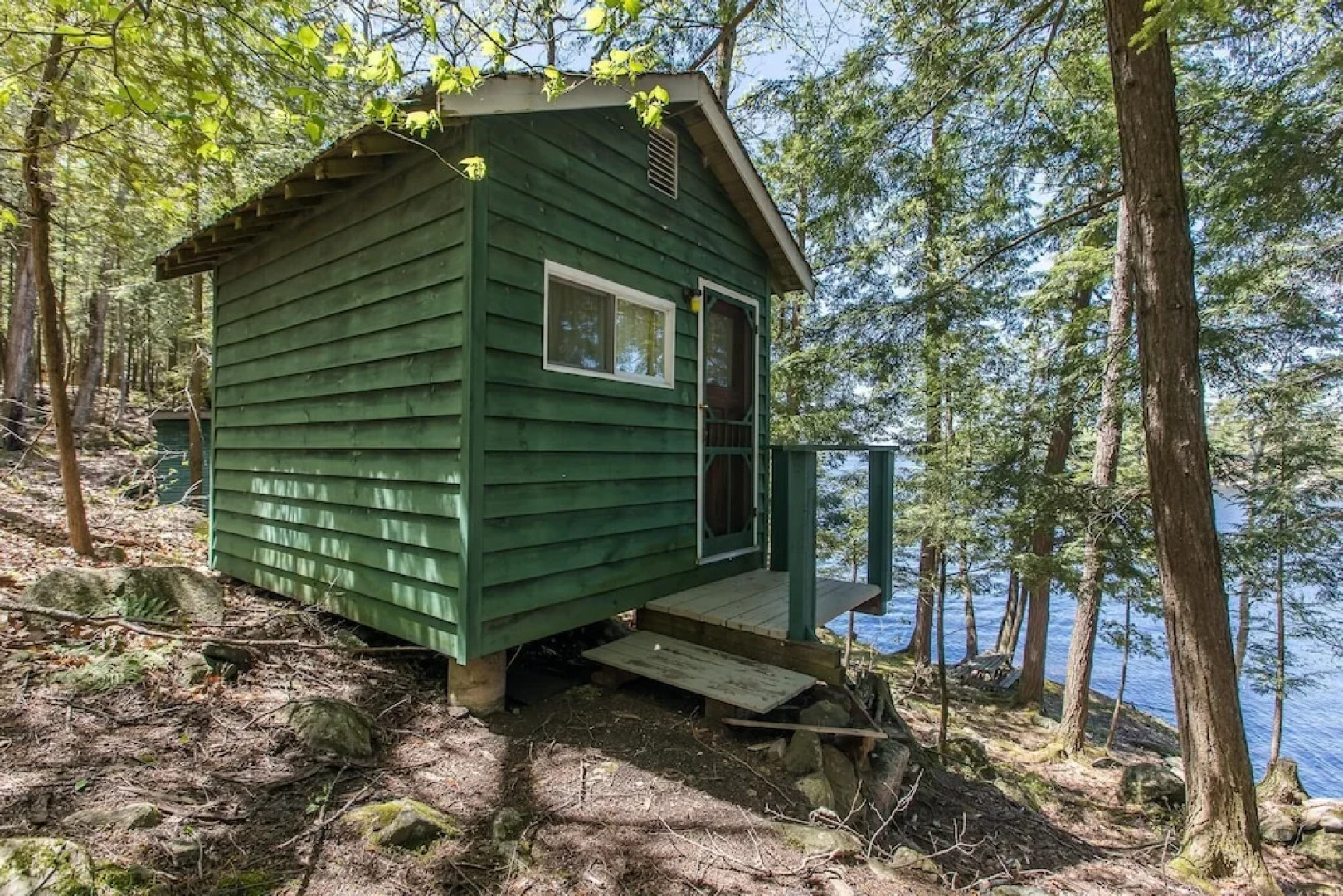 Westview~Beautiful 3 bedroom 1 bath cottage on Lake Rosseau