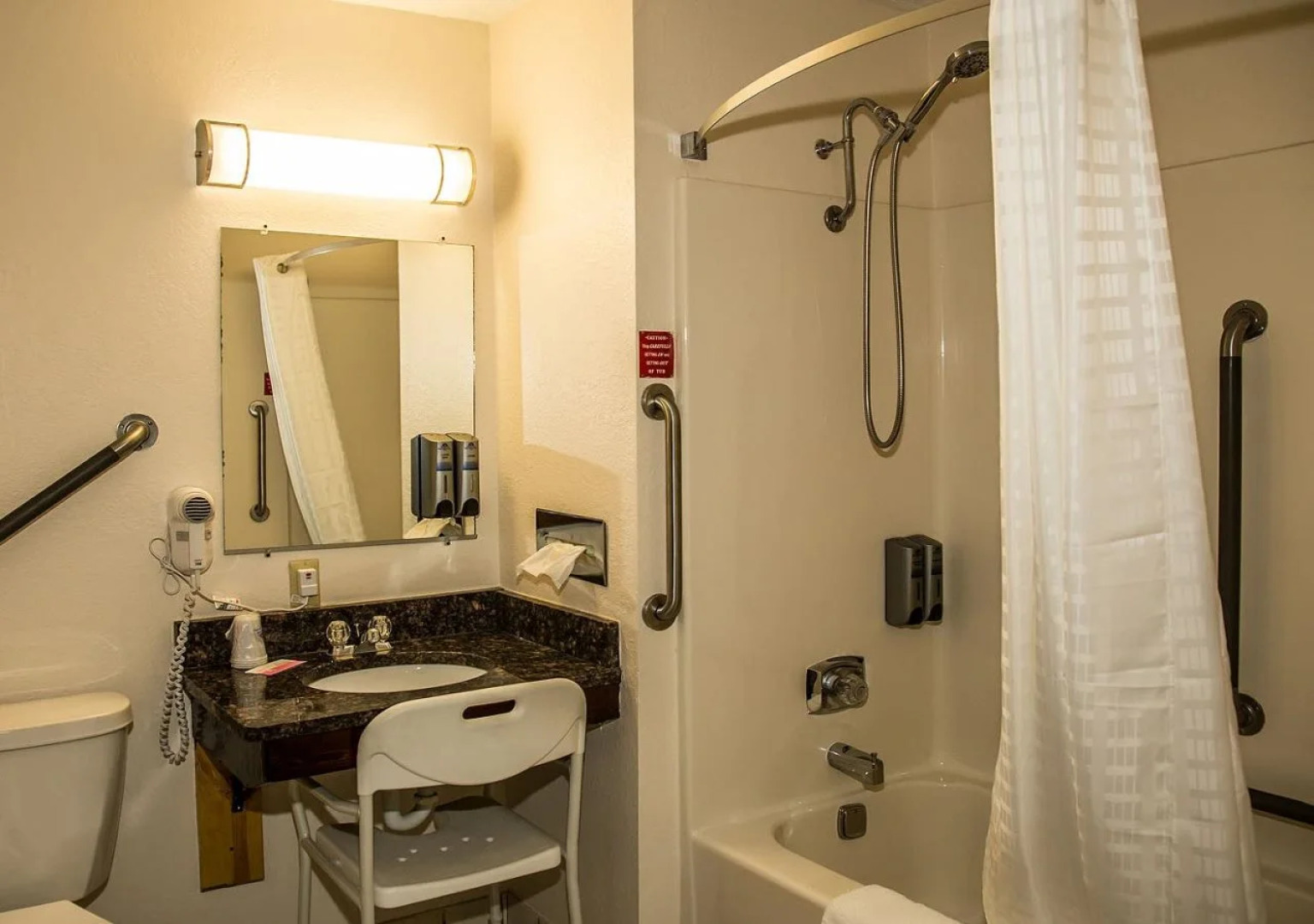 Americas Best Value Inn & Suites Detroit Lakes