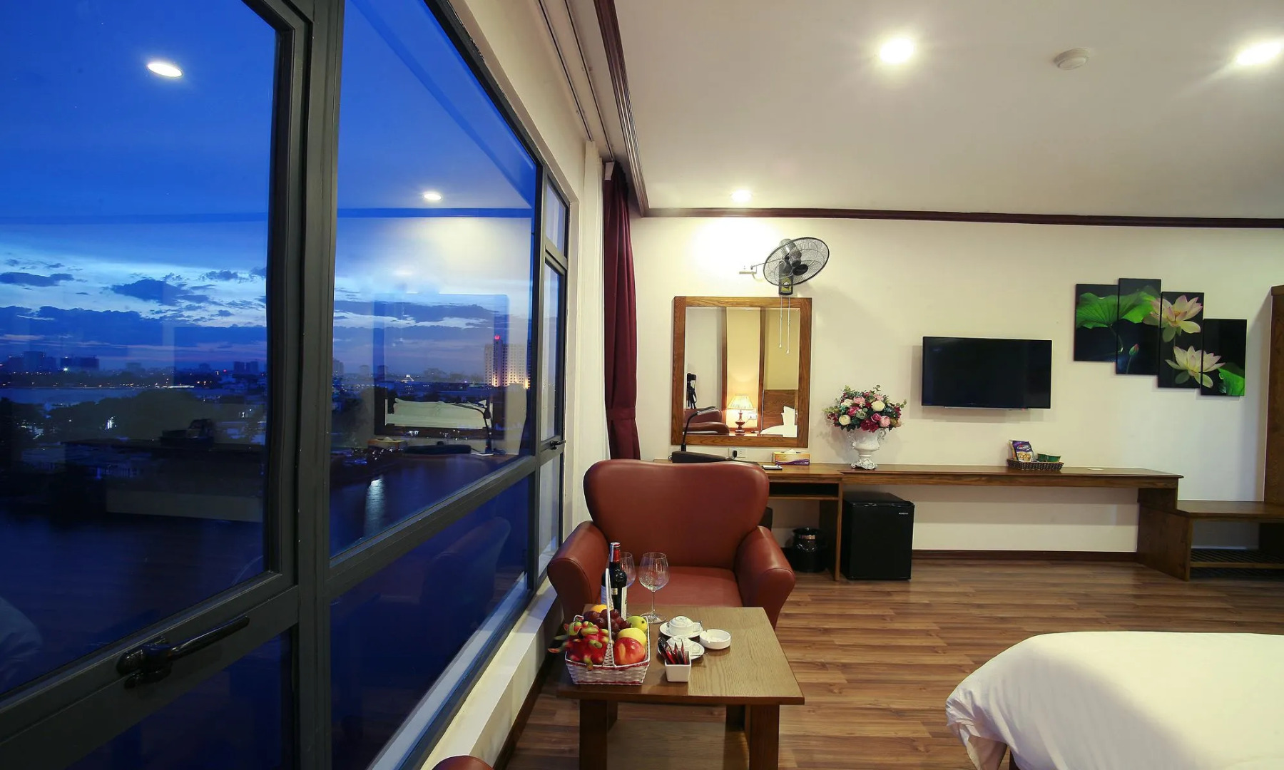 West Lake Home Hotel & Spa