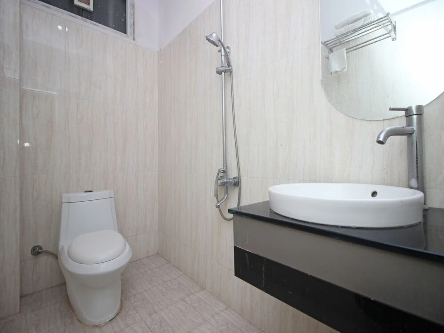 Oyo 9845 Hotel Kirti Heritage