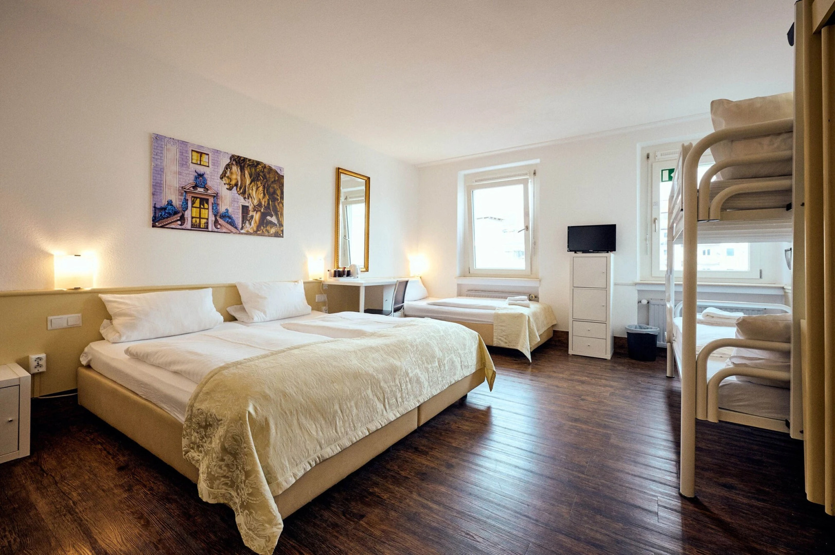 The 4 You Hostel & Hotel