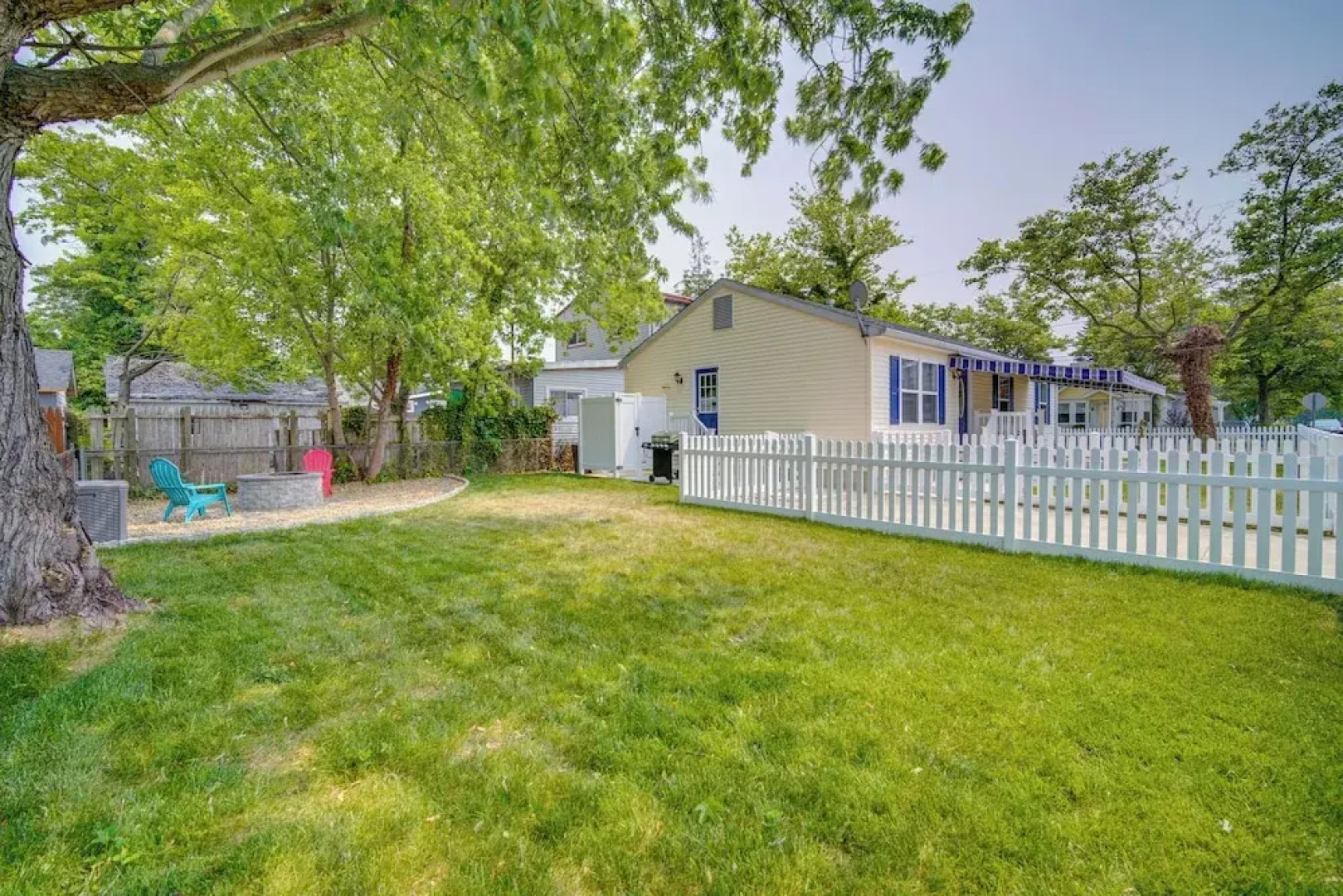 Pet-friendly Villas Vacation Rental: Walk to Bay