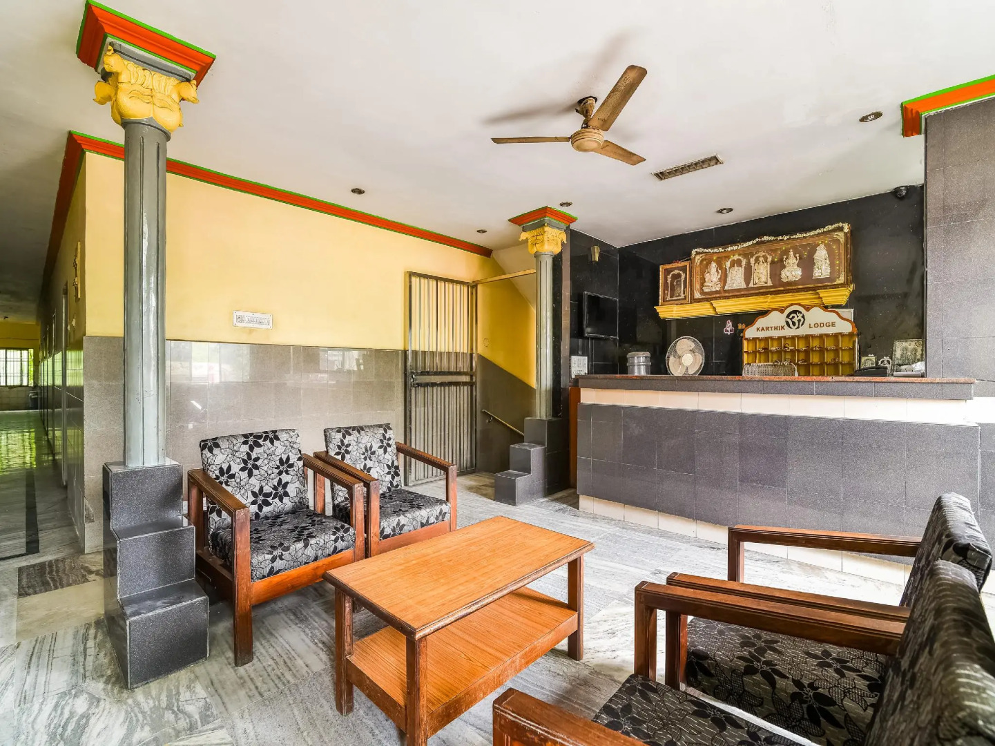 SPOT ON 41643 Karthik International