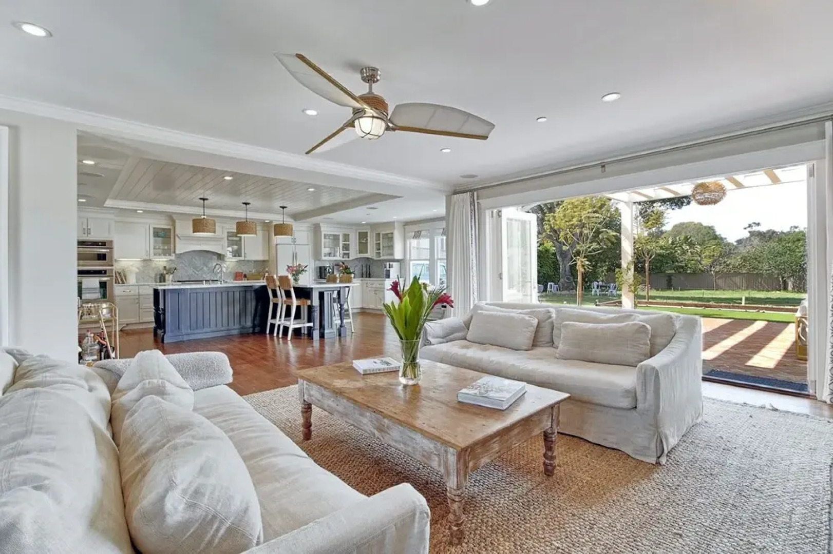 Montecito Luxe Home "location, Location, Location!!" 4 Bedroom Residence by Redawning