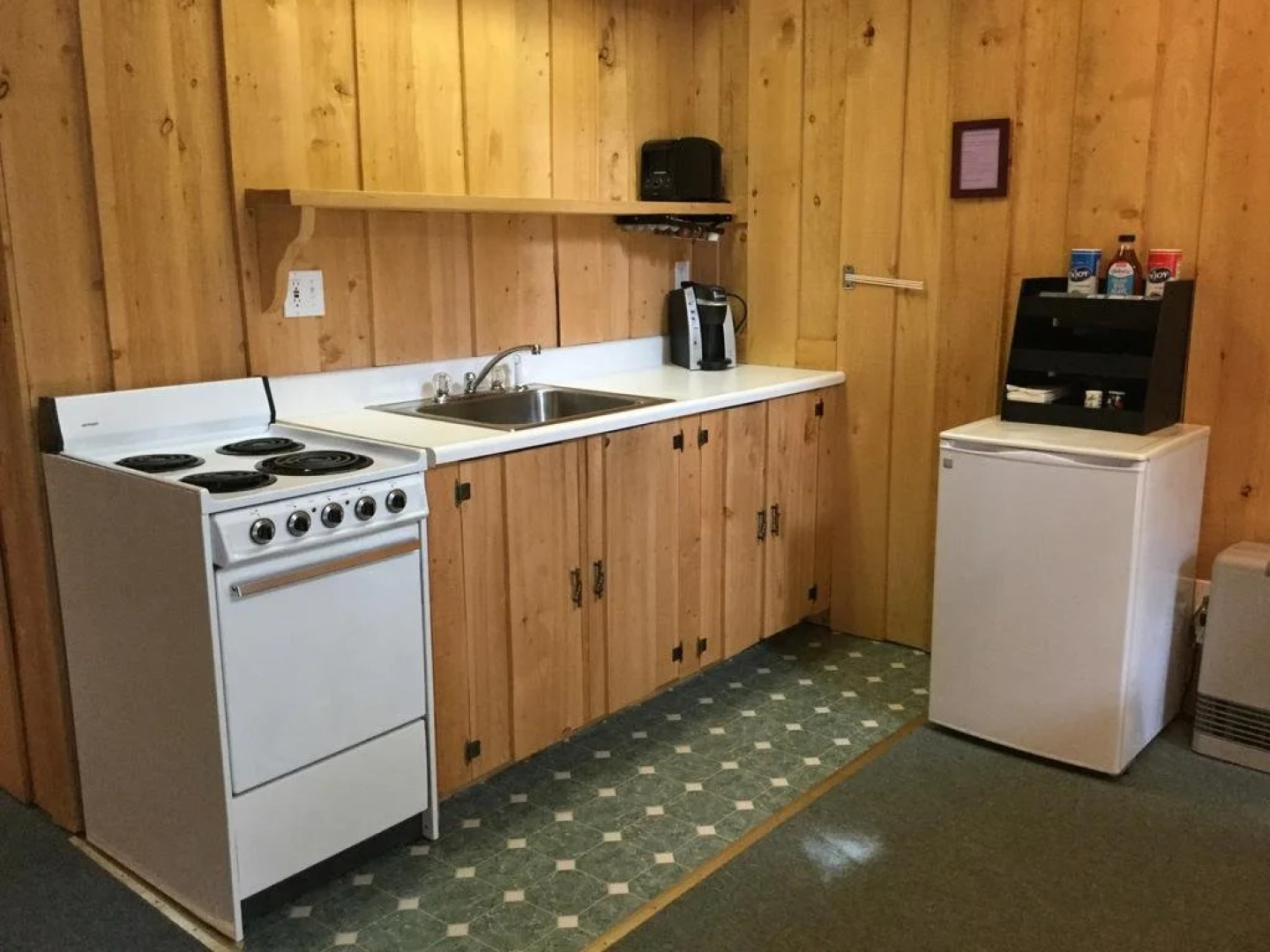 Renfro's Lakeside Retreat - Cabin's and R.V. Park