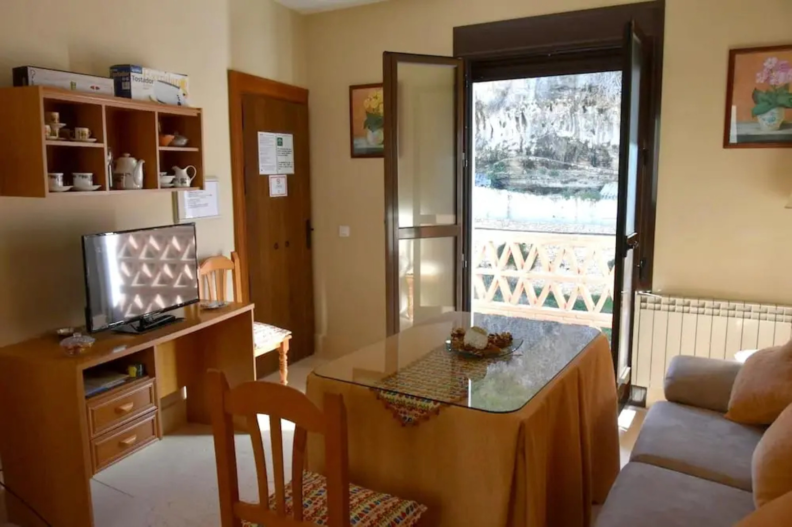 Apartment With one Bedroom in Setenil de las Bodegas, With Wonderful City View, Balcony and Wifi