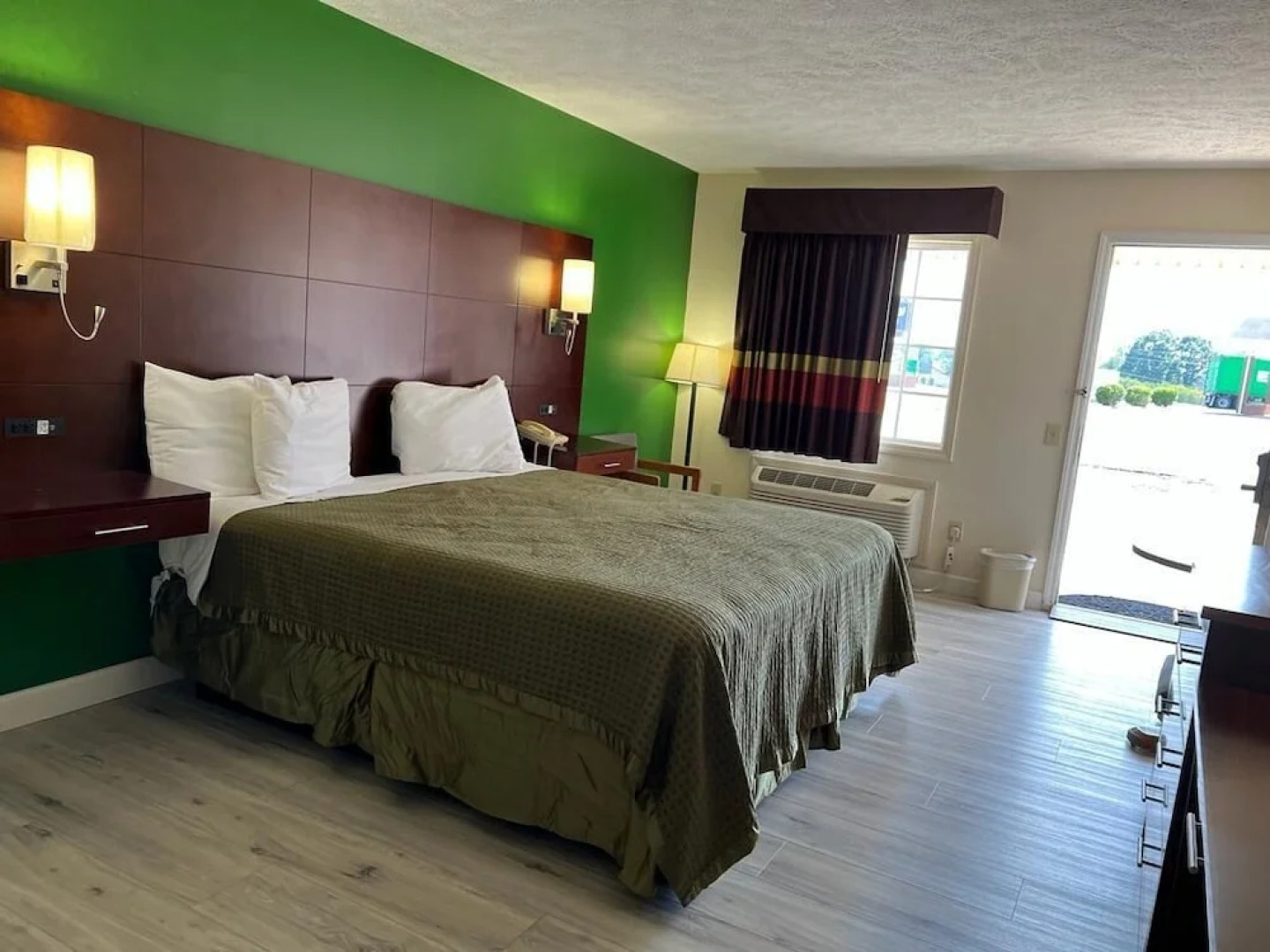 Surry Inn - Dobson - I-77 - Exit 93