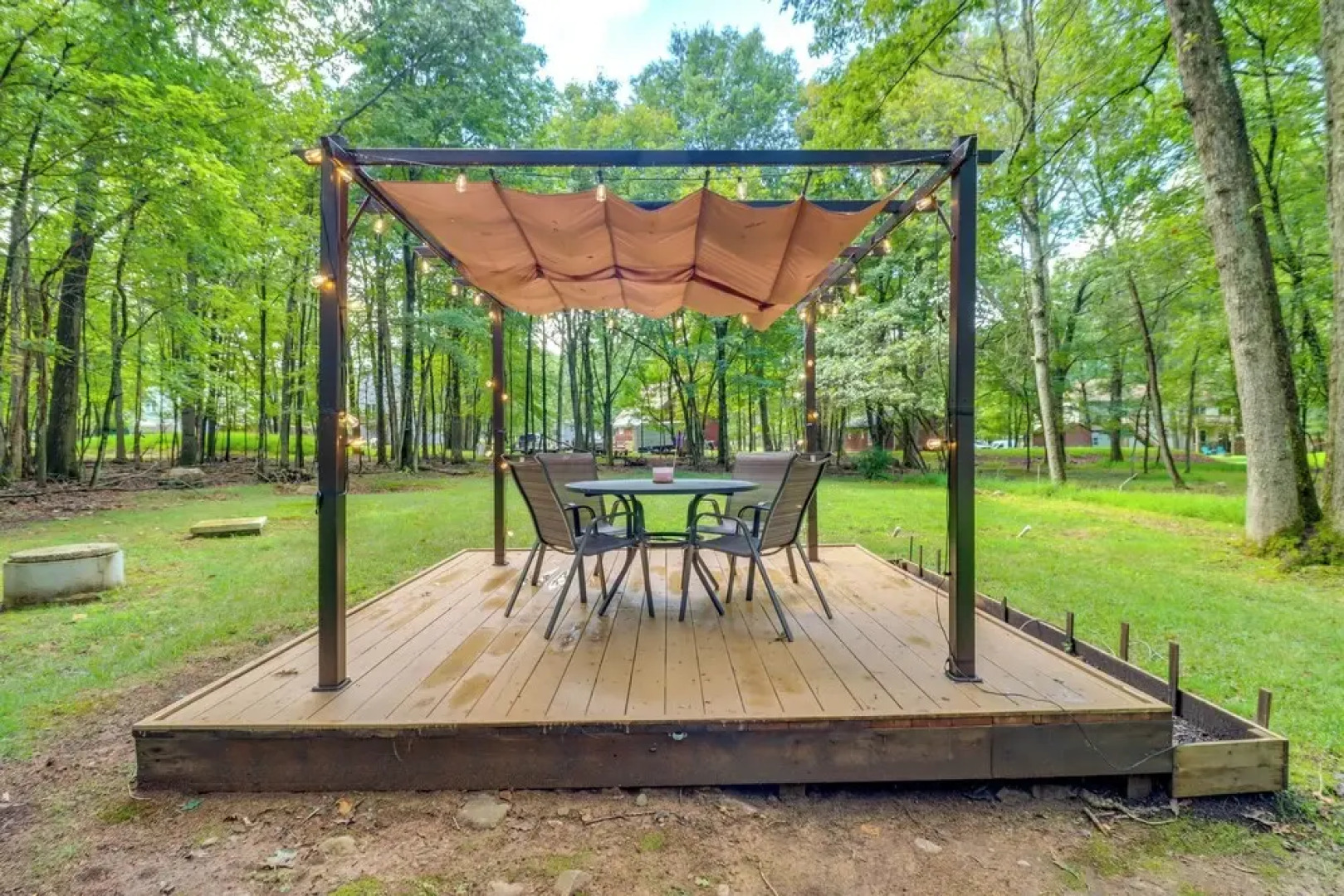 Deck, Fire Pit & Pool Access: Pennsylvania Home!