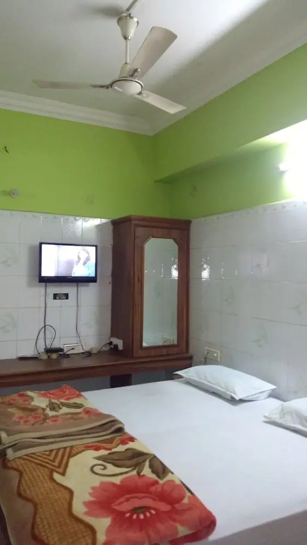 Iroomz Nama Residency