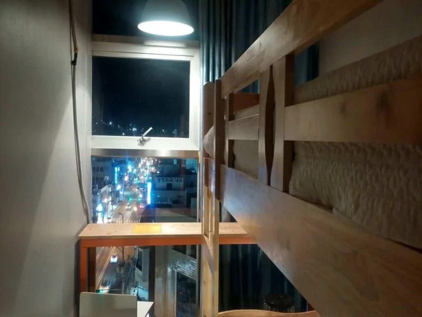 Life Guesthouse - Hostel