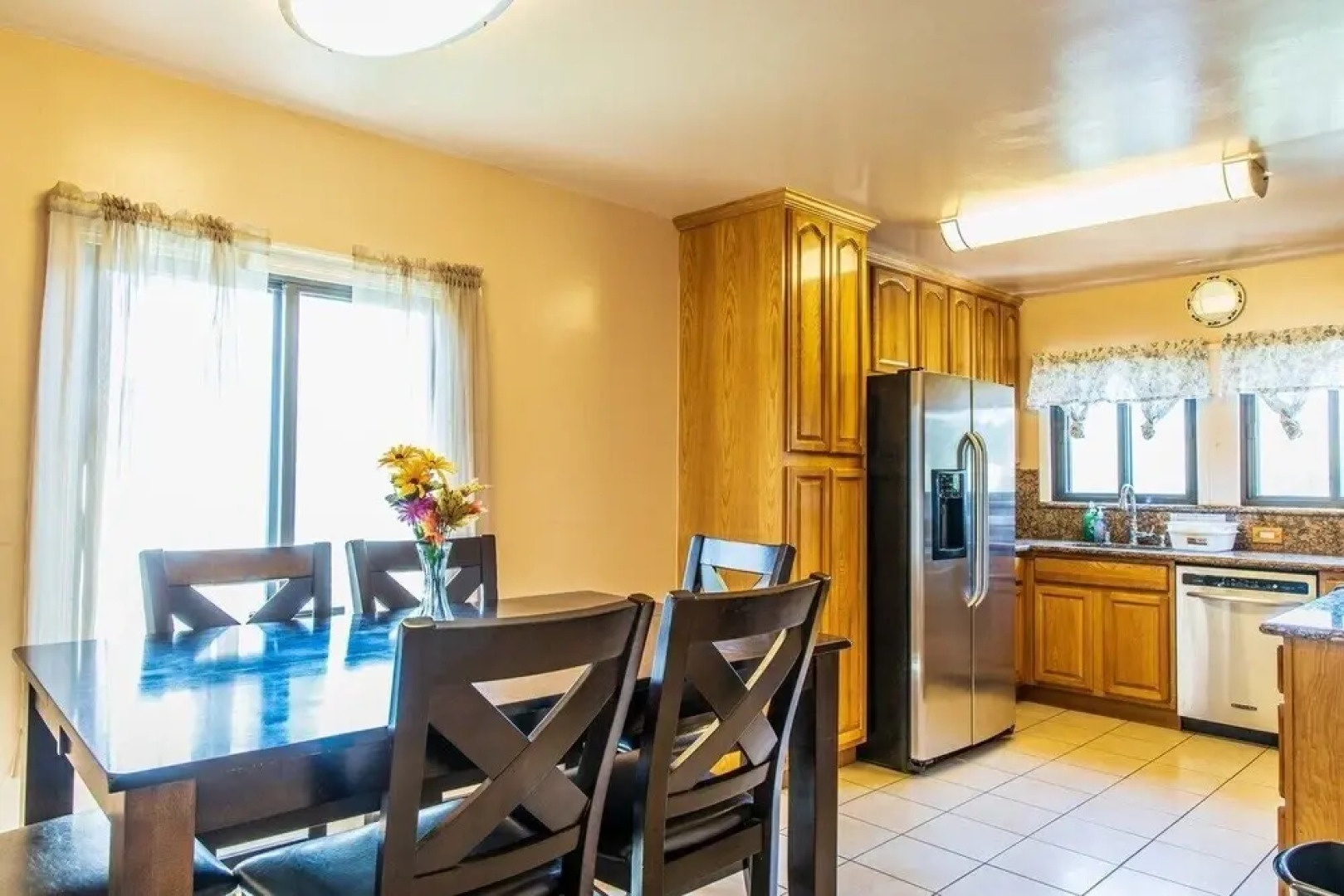 Large 2 Bed w/ Room For 8