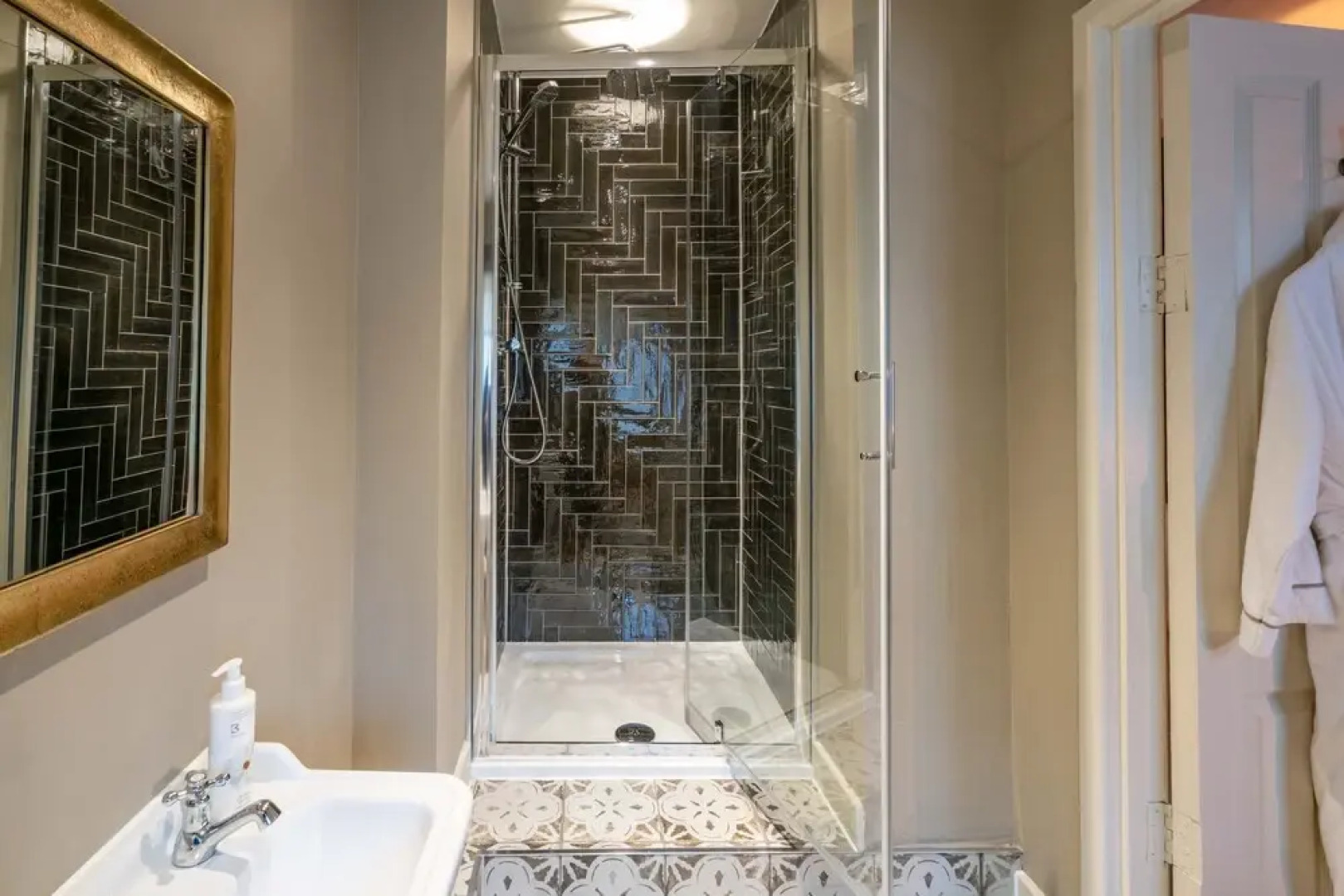 The George Inn & The Plaine