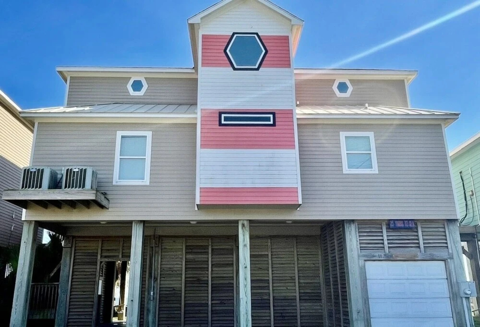 23 Yards To The Sea 6 Bedroom Home by Redawning