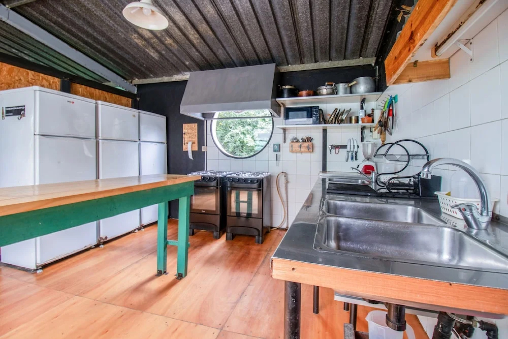 Mundaka Hostel y Bar - Adults Only