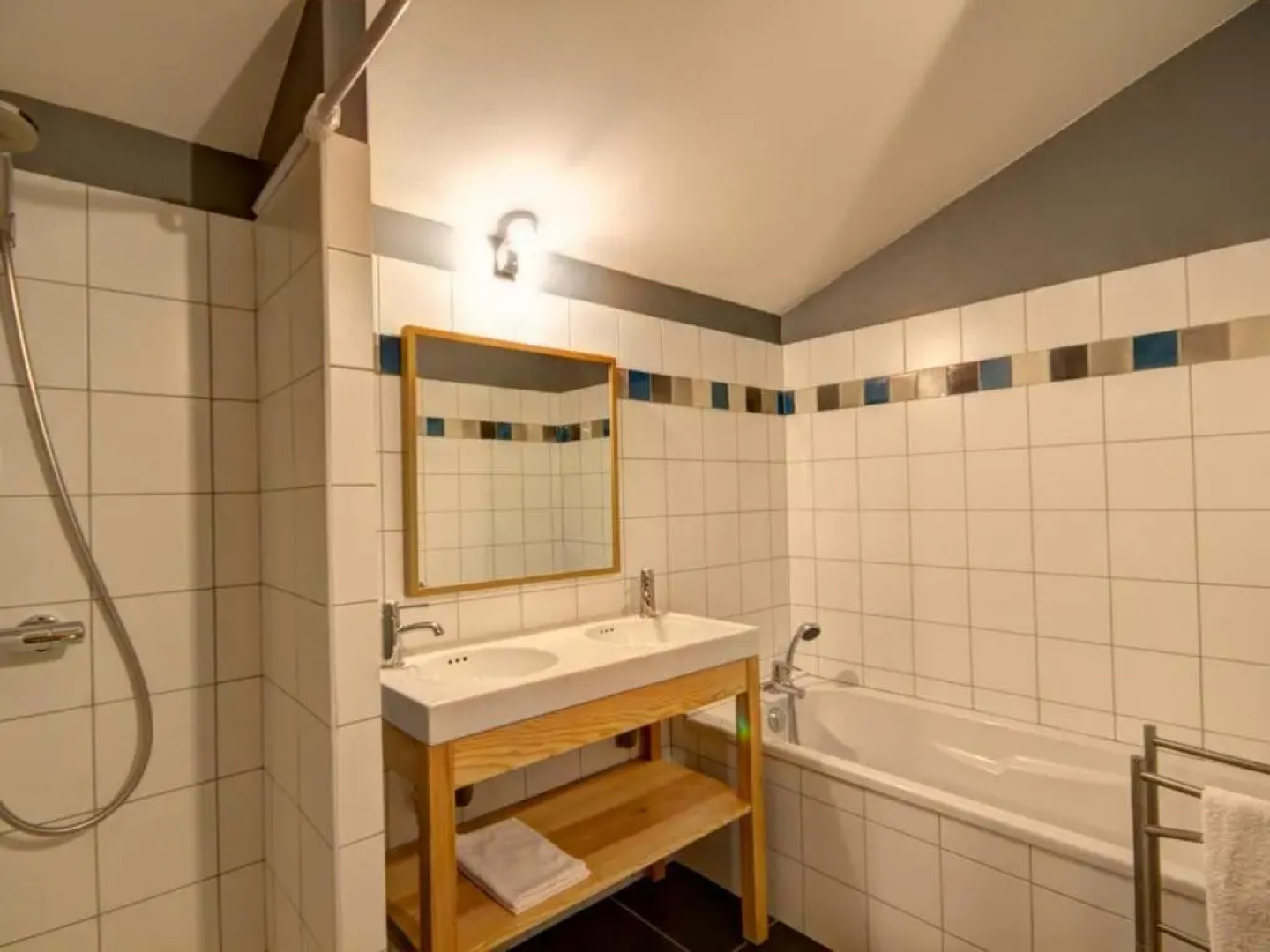 Gîte Saint-Just-la-Pendue, 3 pièces, 4 personnes - FR-1-496-51