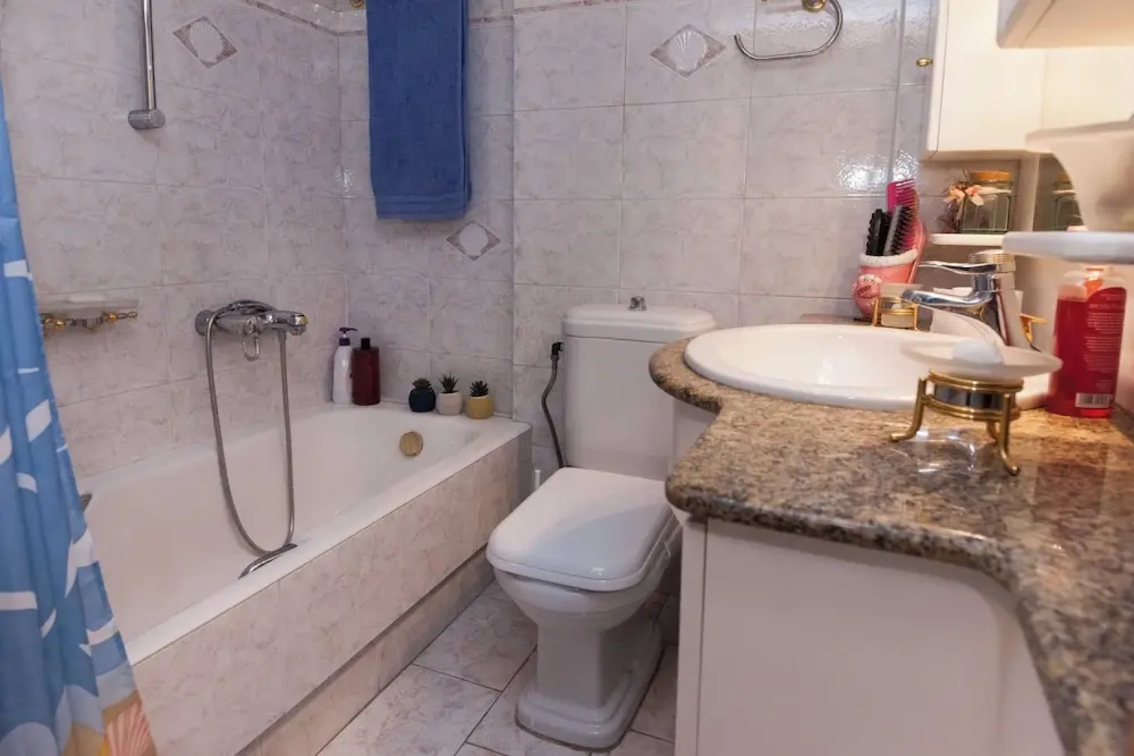 Chrisoupoli Cheerful 2 Bd Apt w Balcony