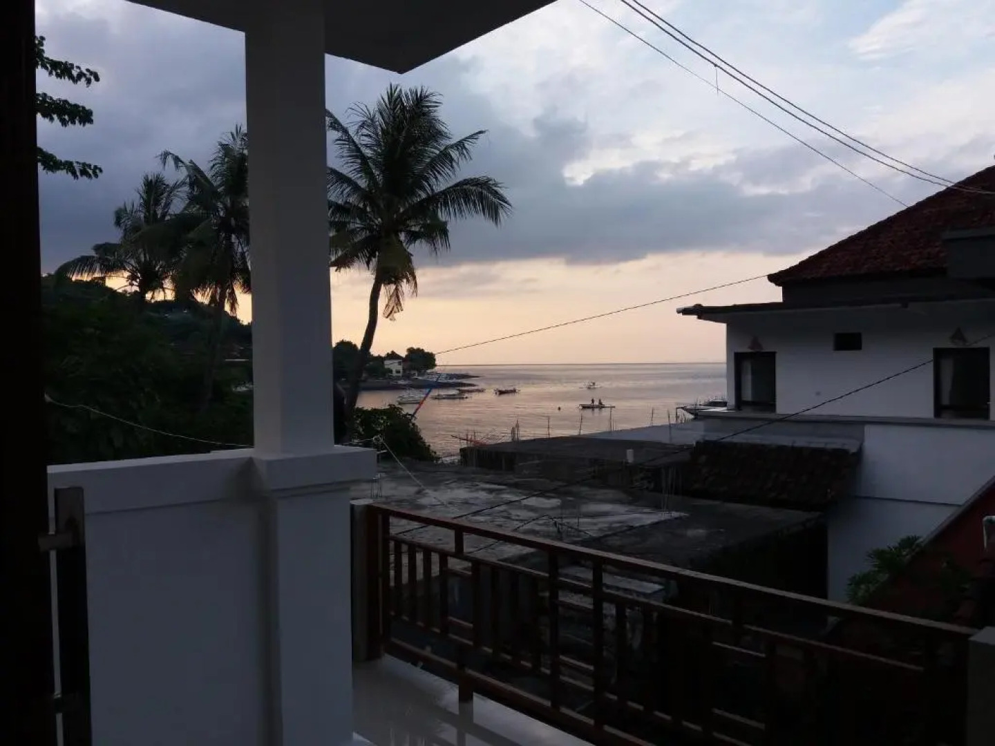 Warung Jemeluk & Home Stay