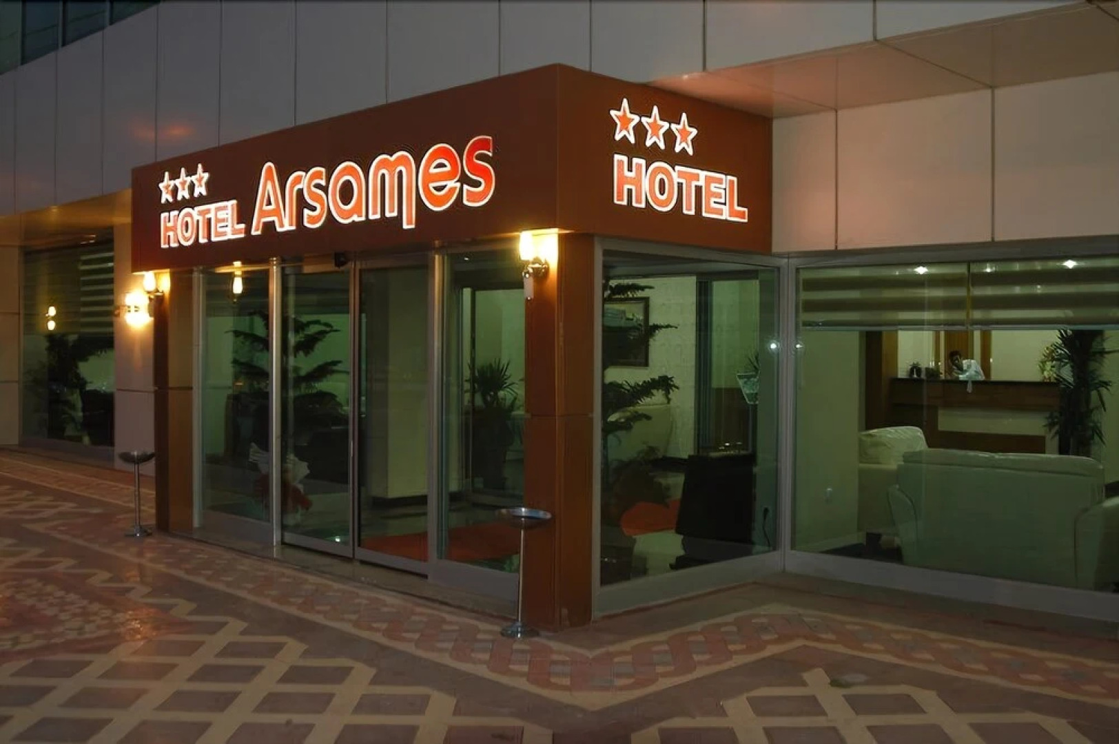 Arsames Hotel