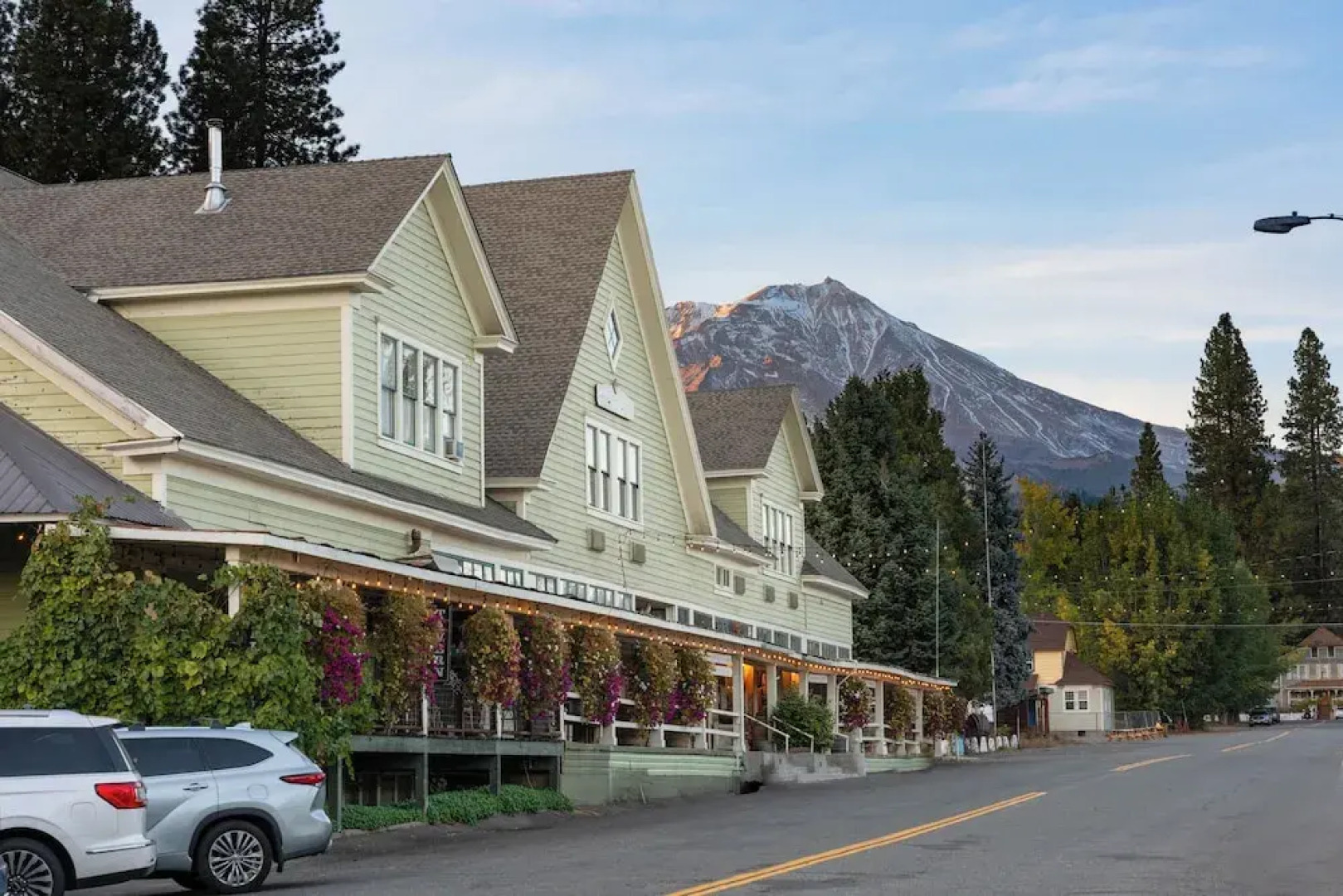 Mccloud Mercantile Hotel