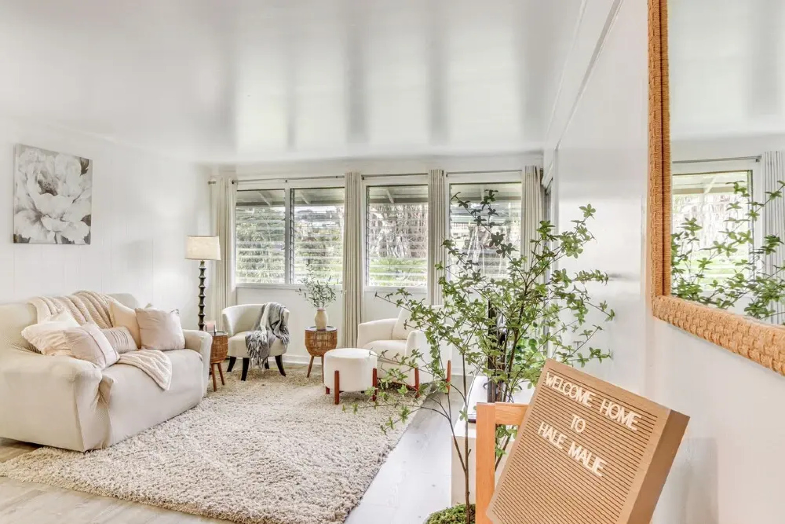 Hilo Apartment w/ Lanai - 2 Mi to Beaches!