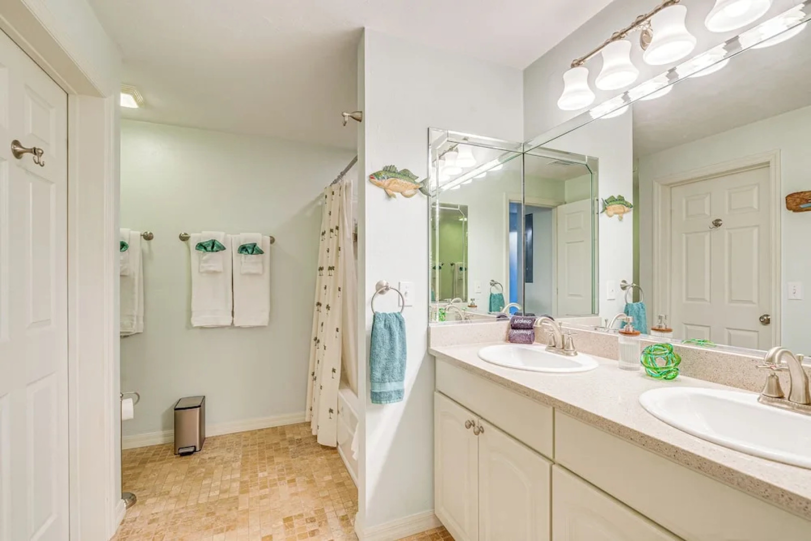 Steps to Beach: Waterfront Cedar Key Home!