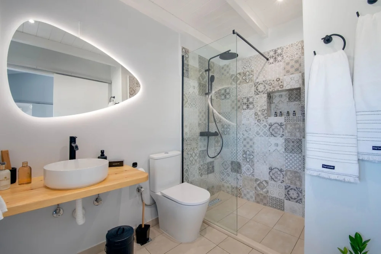 Paxos Couple House By Konnect